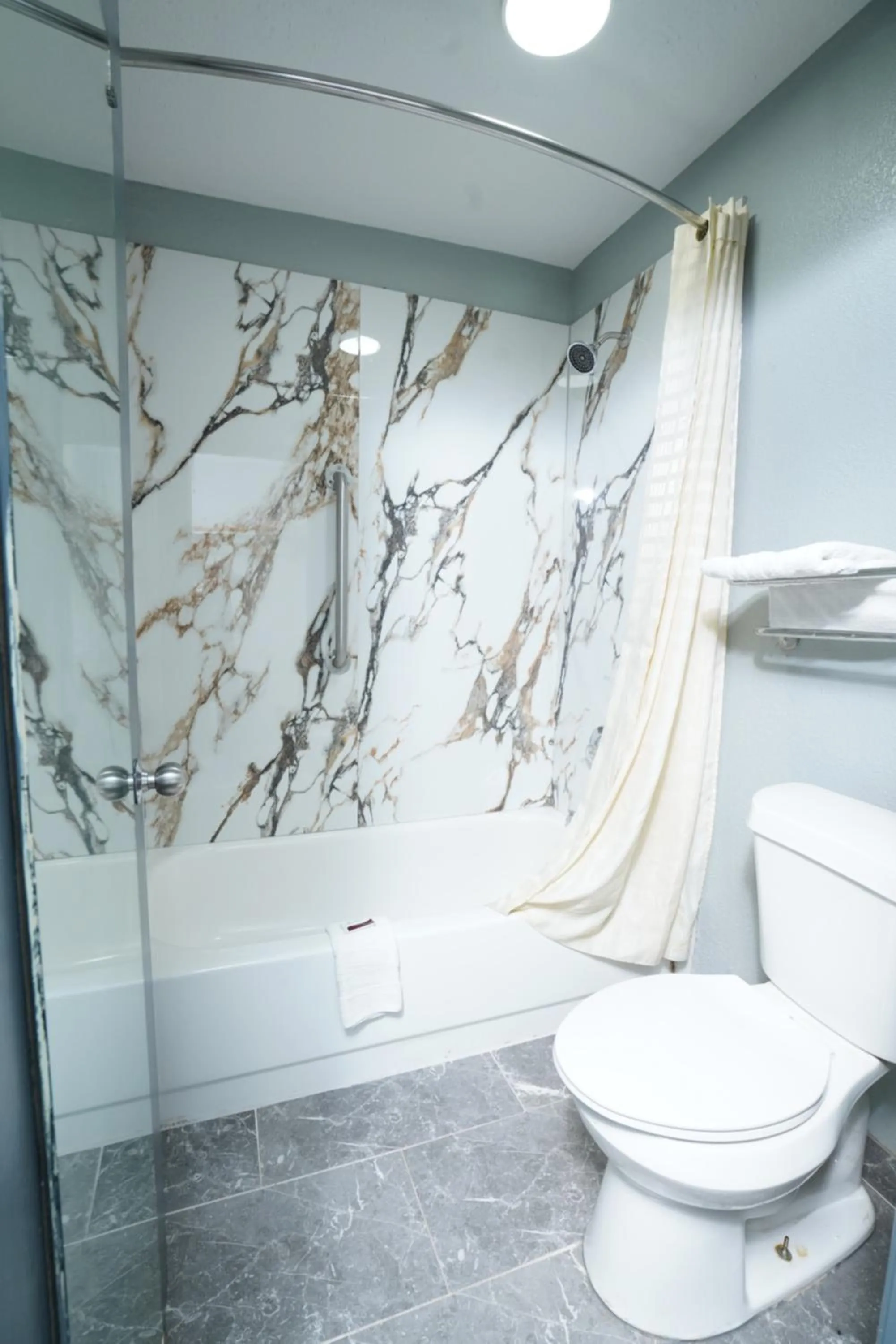 Toilet in Red Carpet Inn & Suites