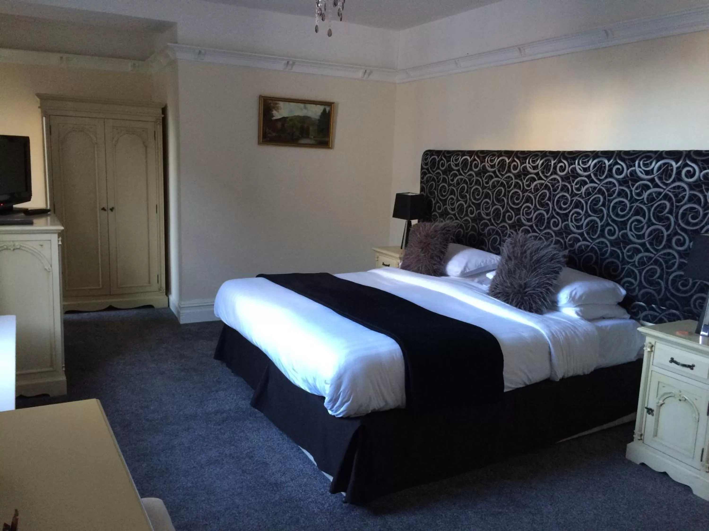 Bed in The Eagles Hotel