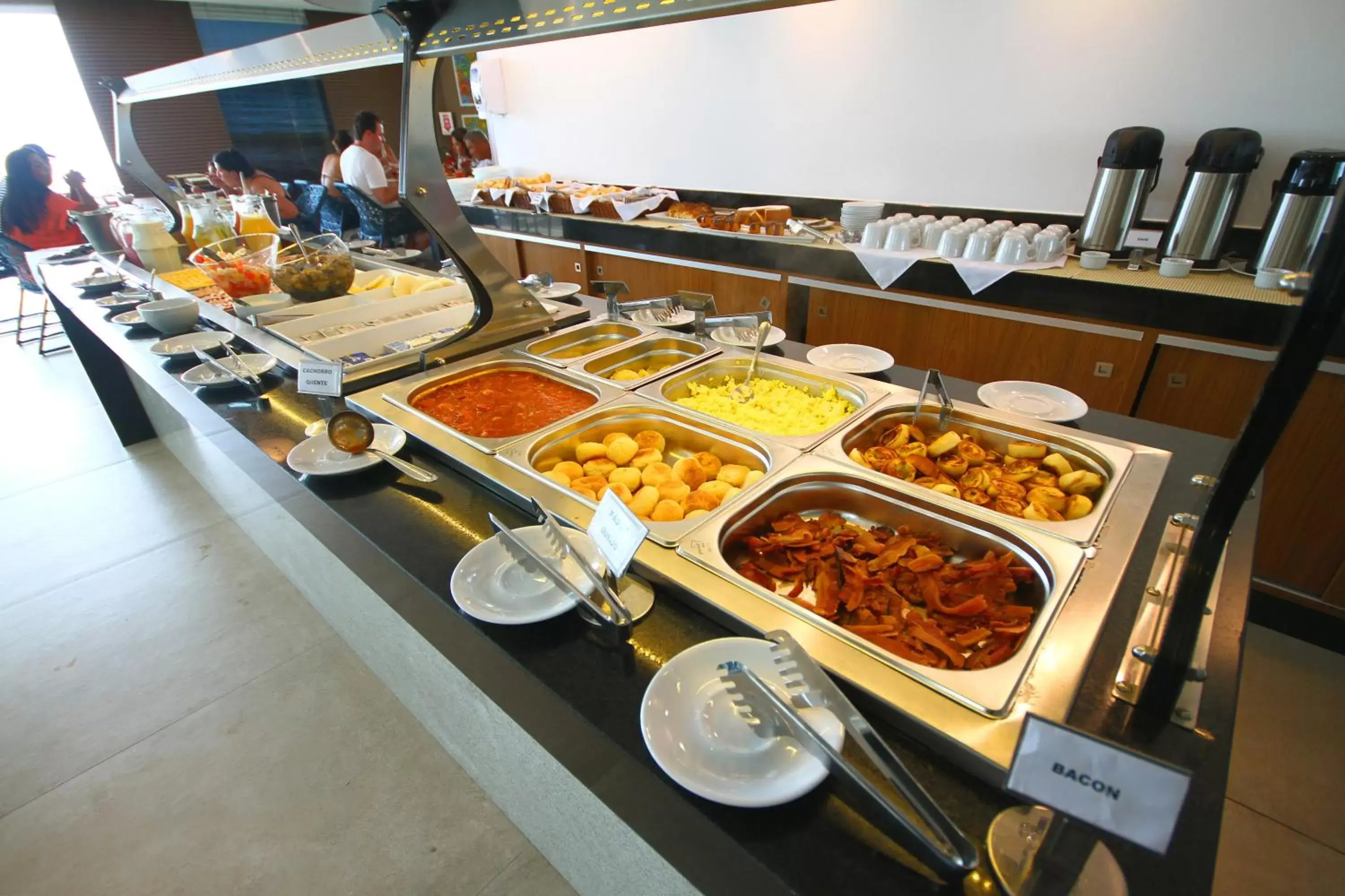 Buffet breakfast in Paradiso Peró Praia Hotel