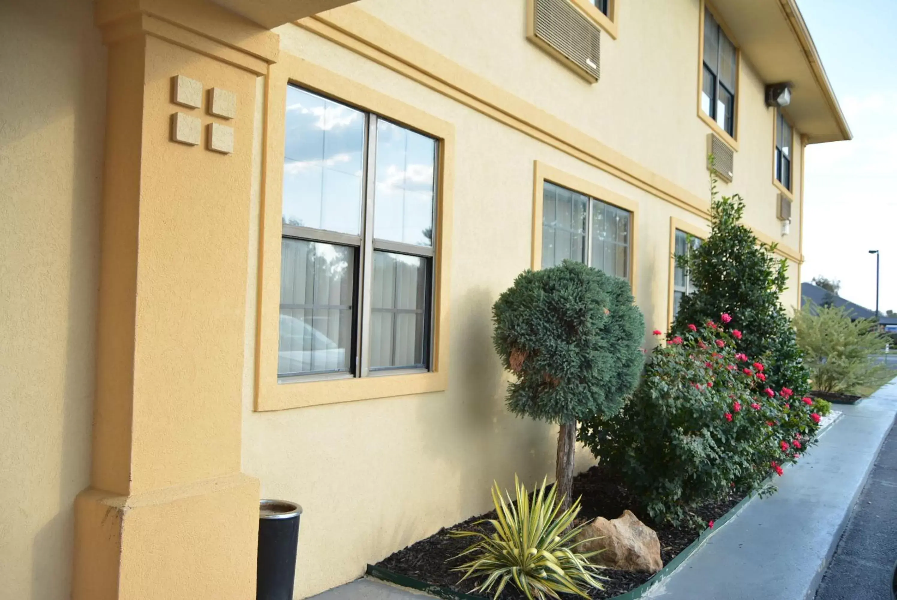 Facade/entrance in Super 8 by Wyndham Sulphur Facade/entrance in Super 8 by Wyndham Sulphur