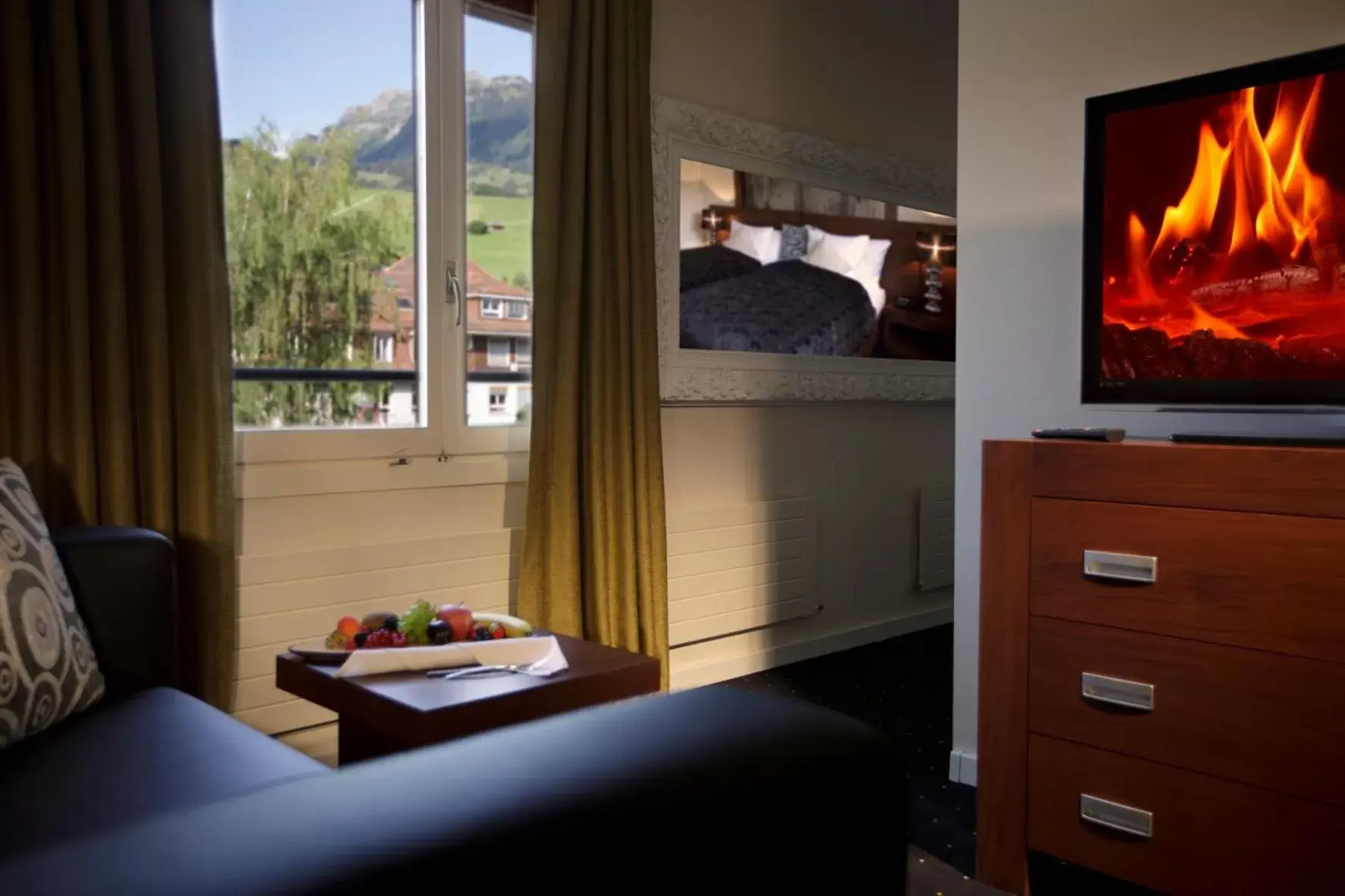 Photo of the whole room, TV/Entertainment Center in Hotel Bären Sigriswil