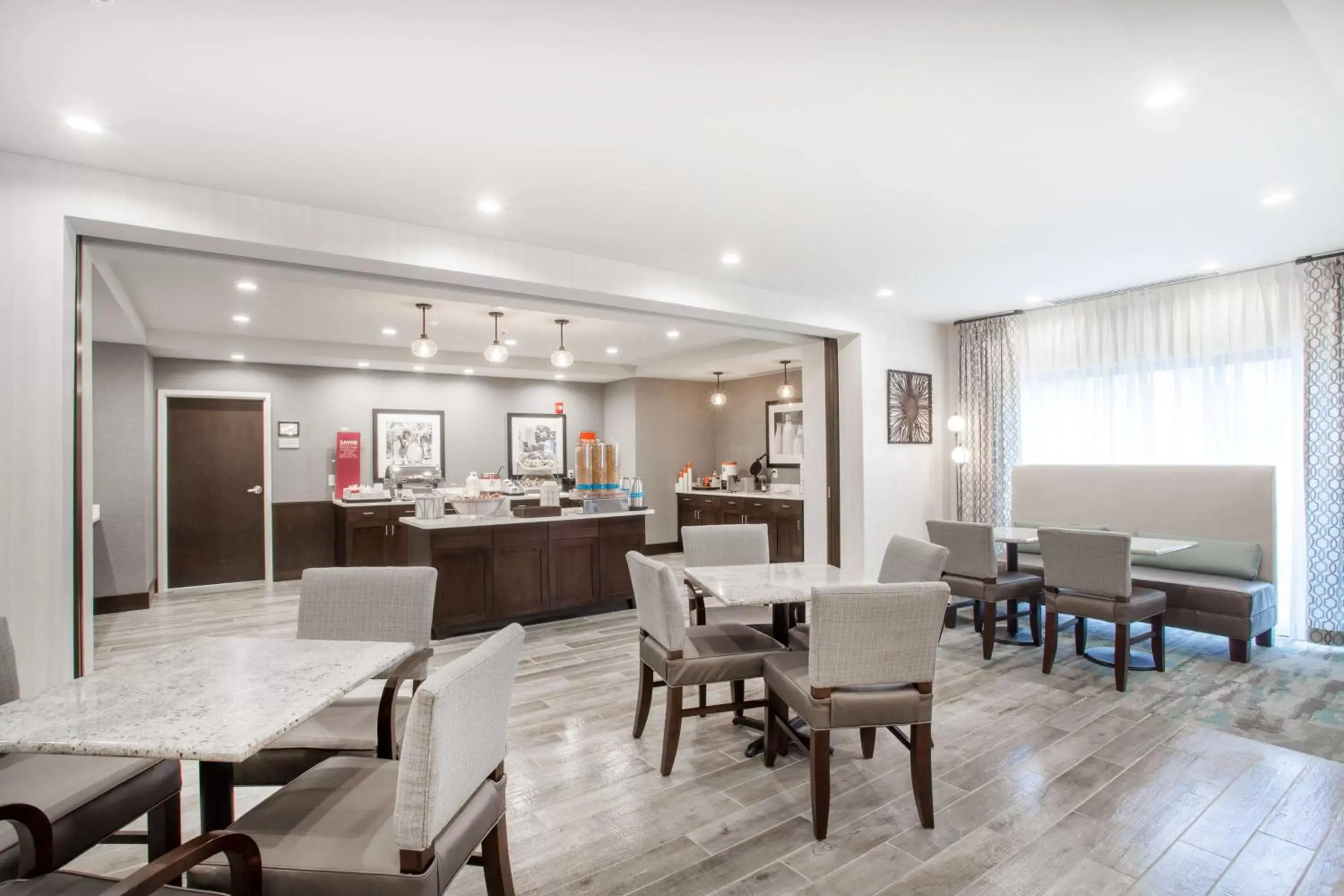 Dining area, Restaurant/Places to Eat in Hampton Inn Rochester Penfield, Ny