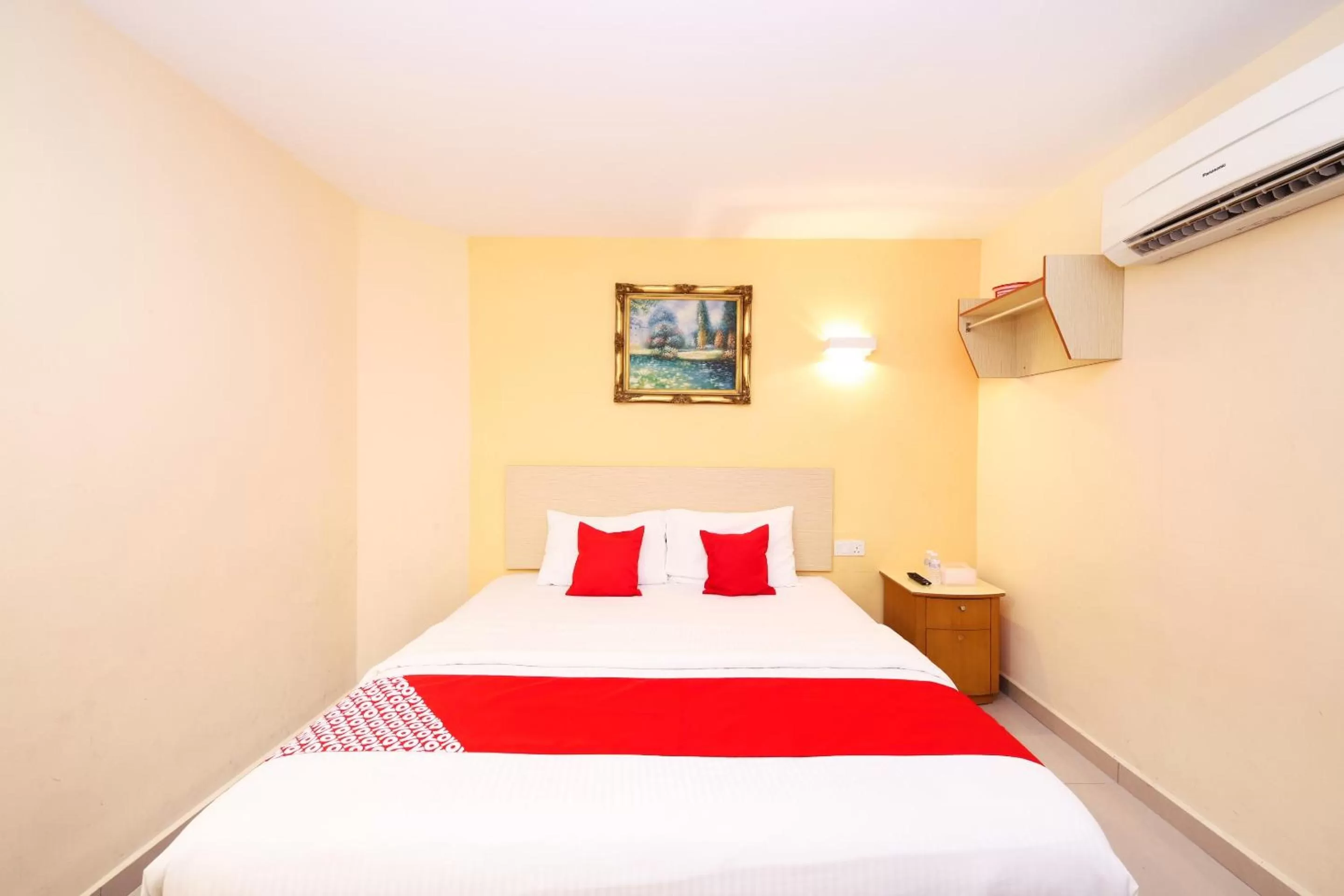 Bedroom in Super OYO 635 Seven Days Hotel