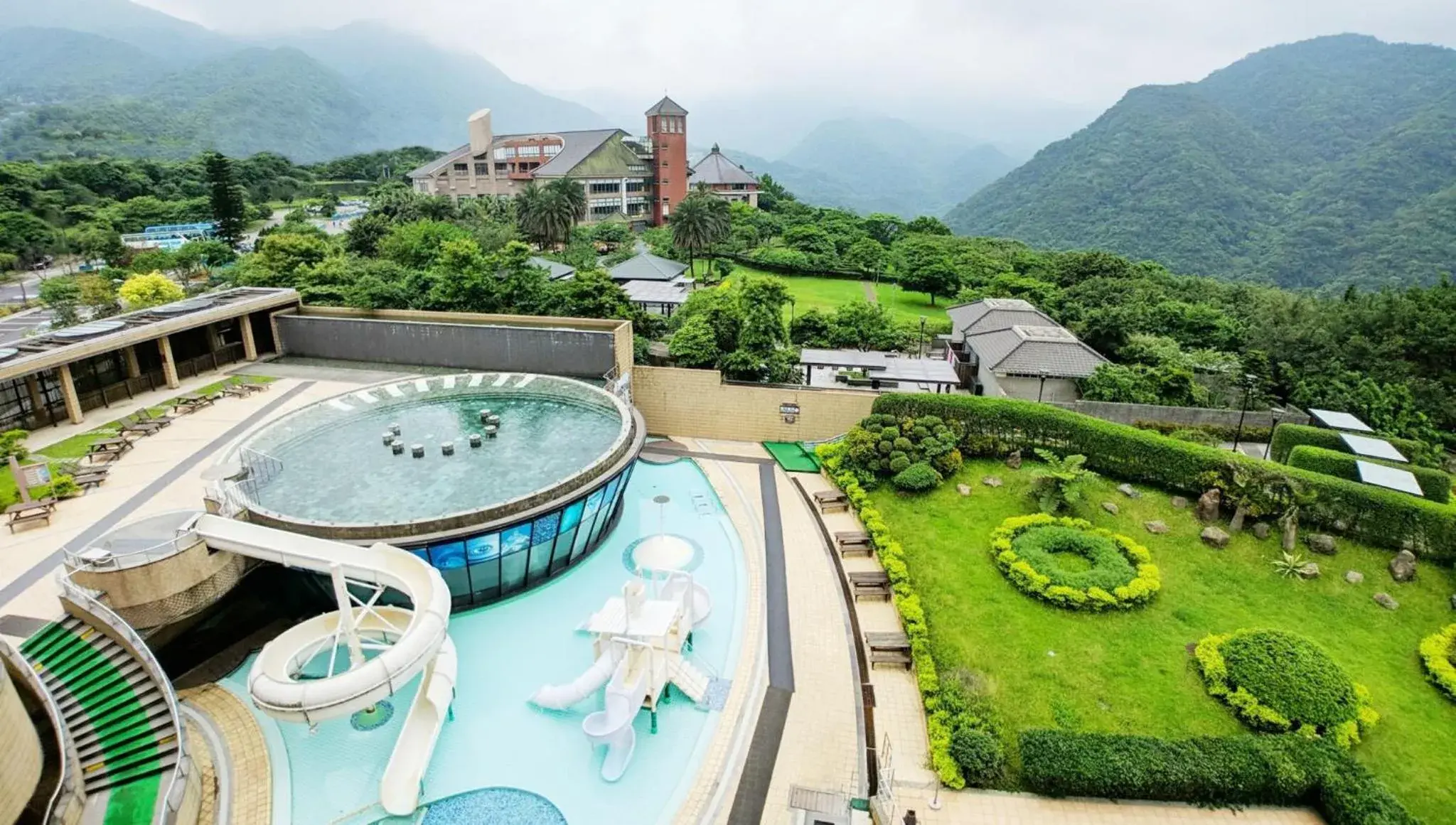 Patio, Pool View in Yang Ming Shan Tien Lai Resort & Spa