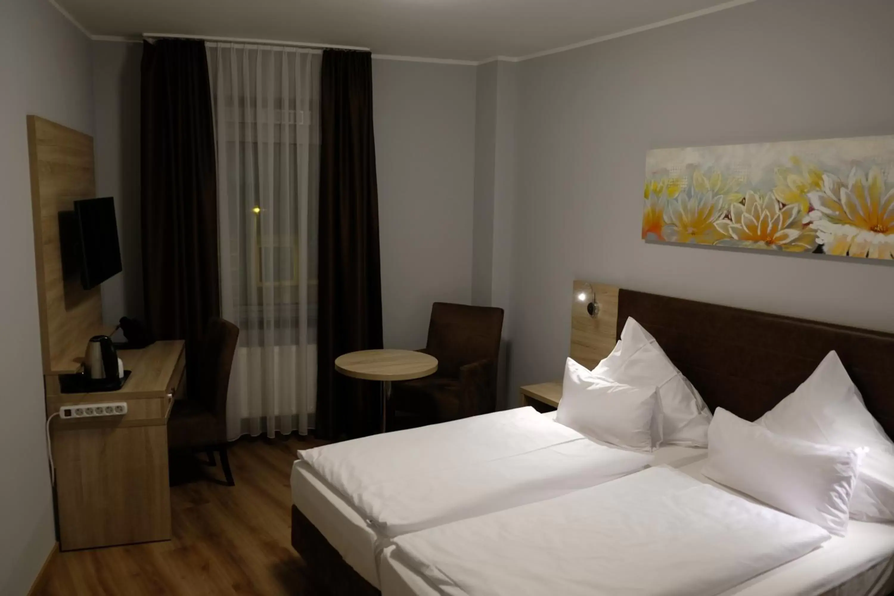 Photo of the whole room, Bed in Minx – CityHotels