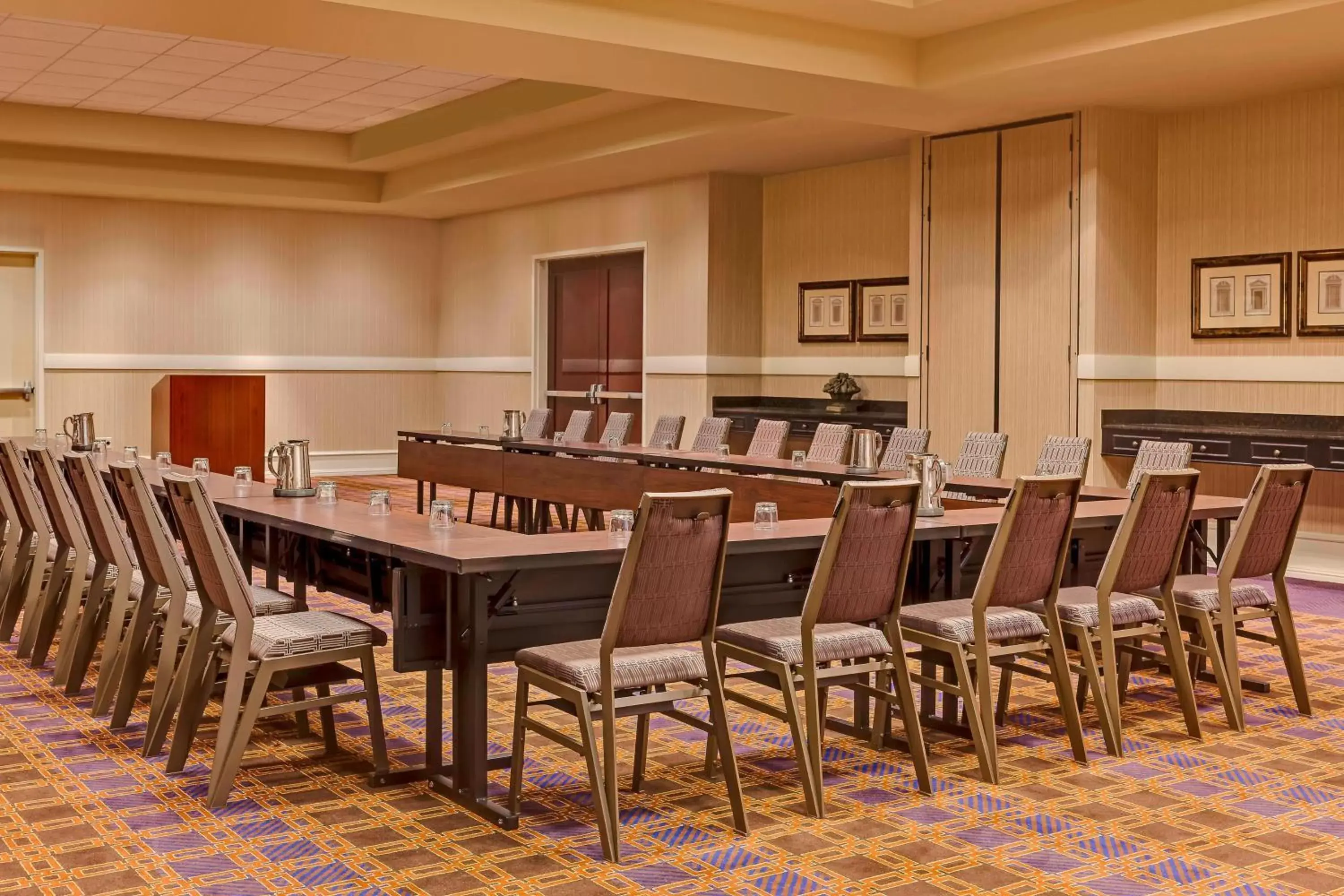 Meeting/conference room in Sheraton Overland Park Hotel at the Convention Center