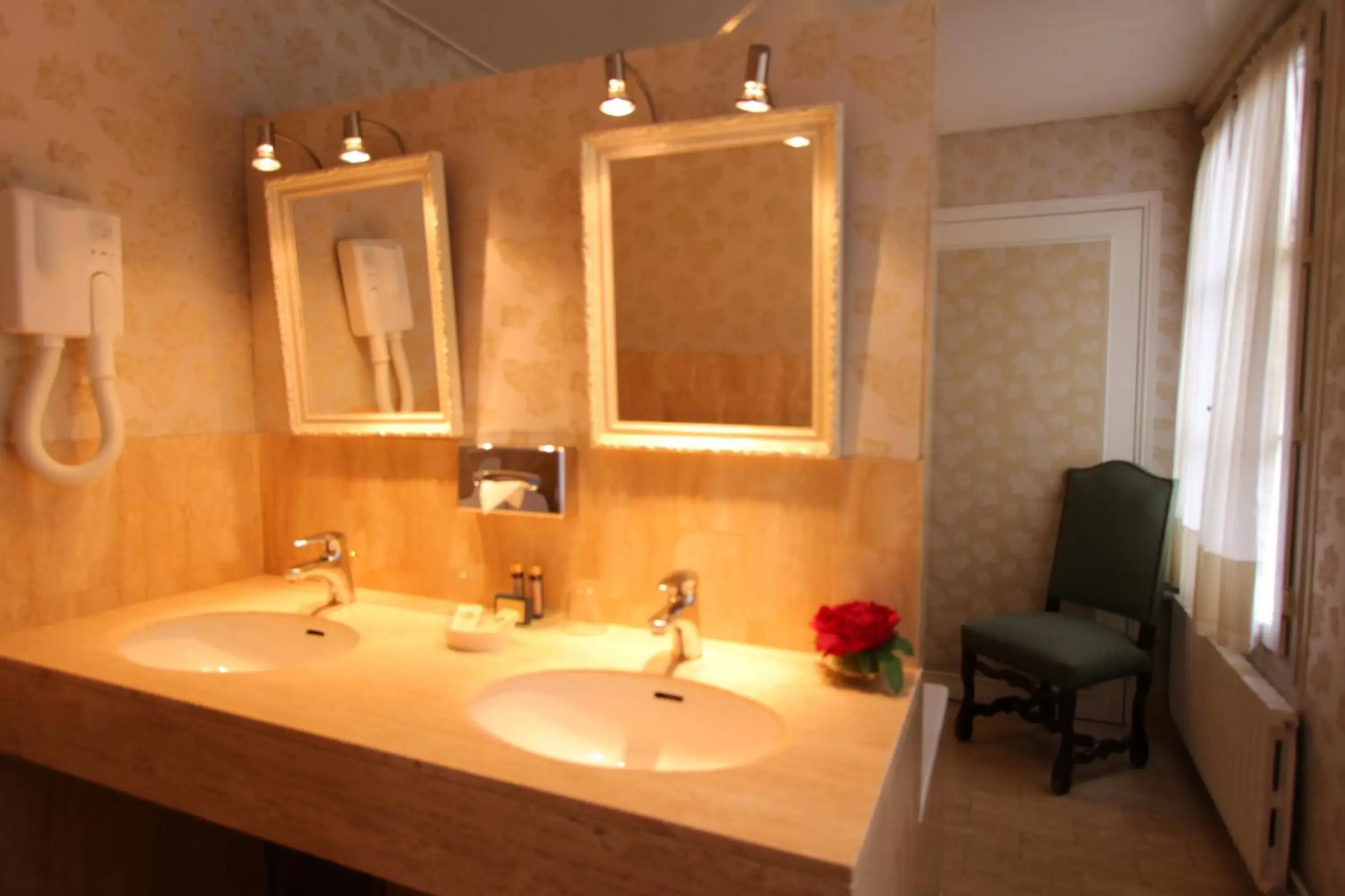 Bathroom in Hotel de la Bretonnerie