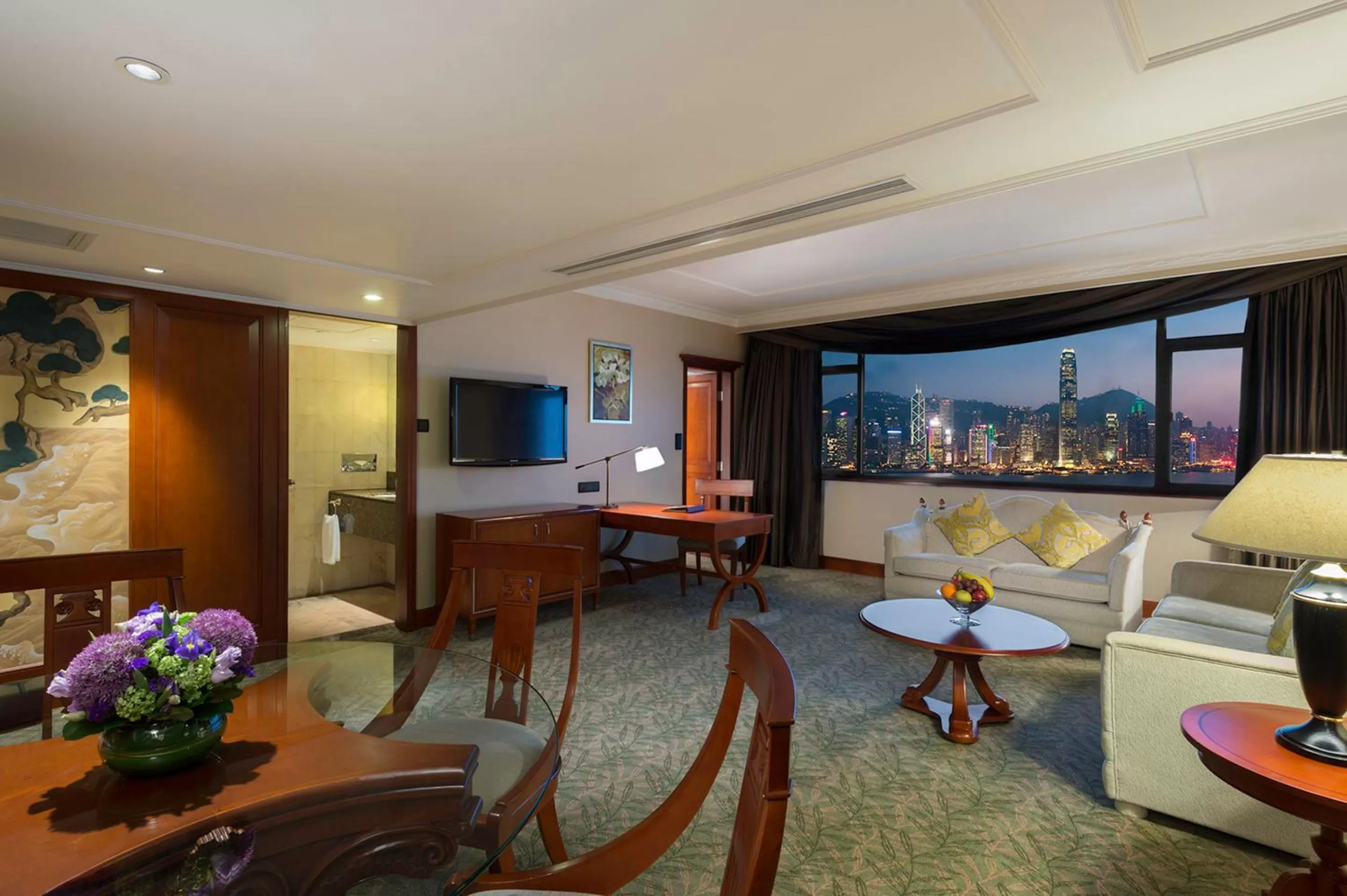 Photo of the whole room in Marco Polo Hongkong Hotel