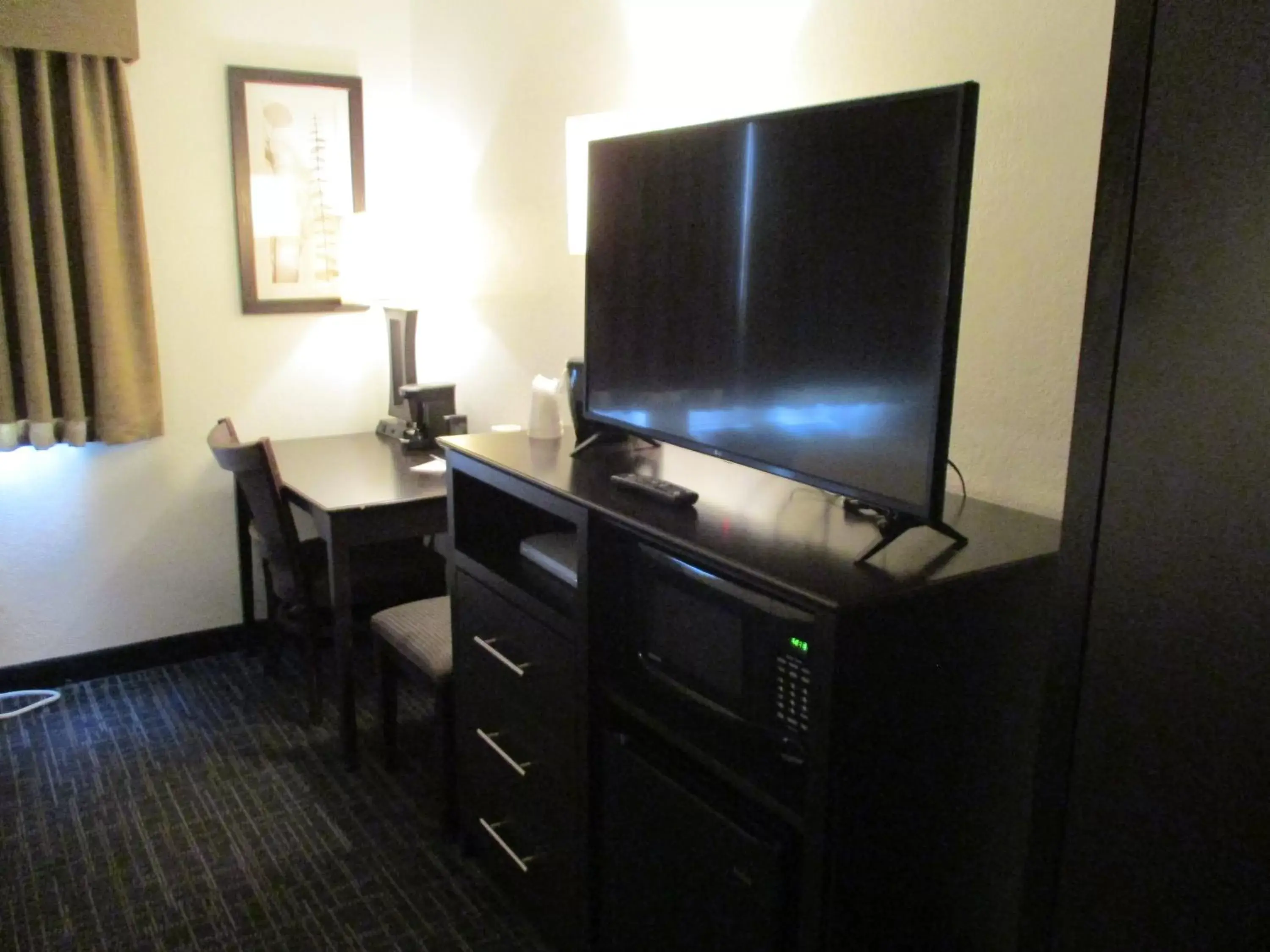 TV and multimedia, TV/Entertainment Center in AmericInn by Wyndham Hayward