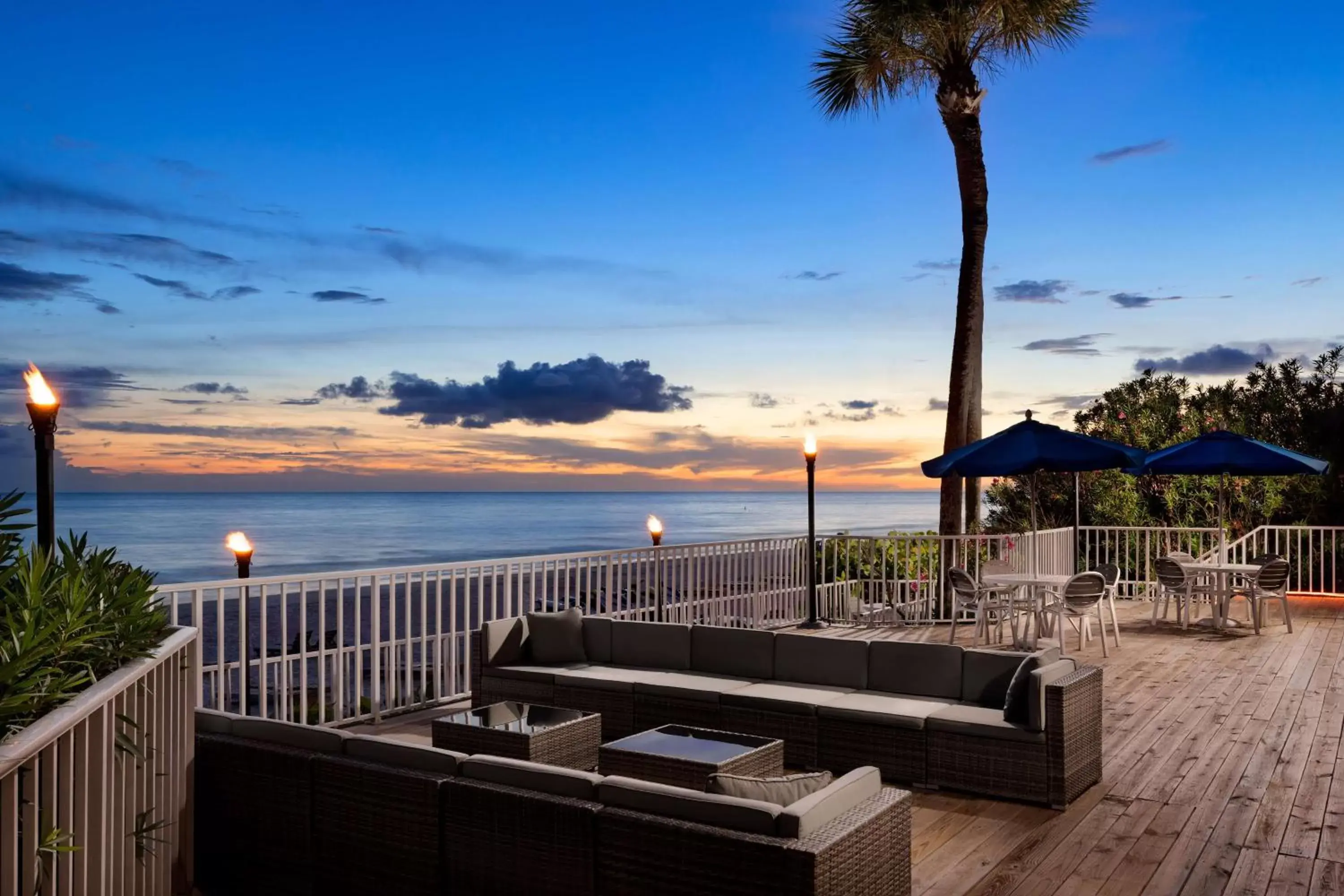 Patio in DoubleTree Beach Resort by Hilton Tampa Bay – North Redington Beach