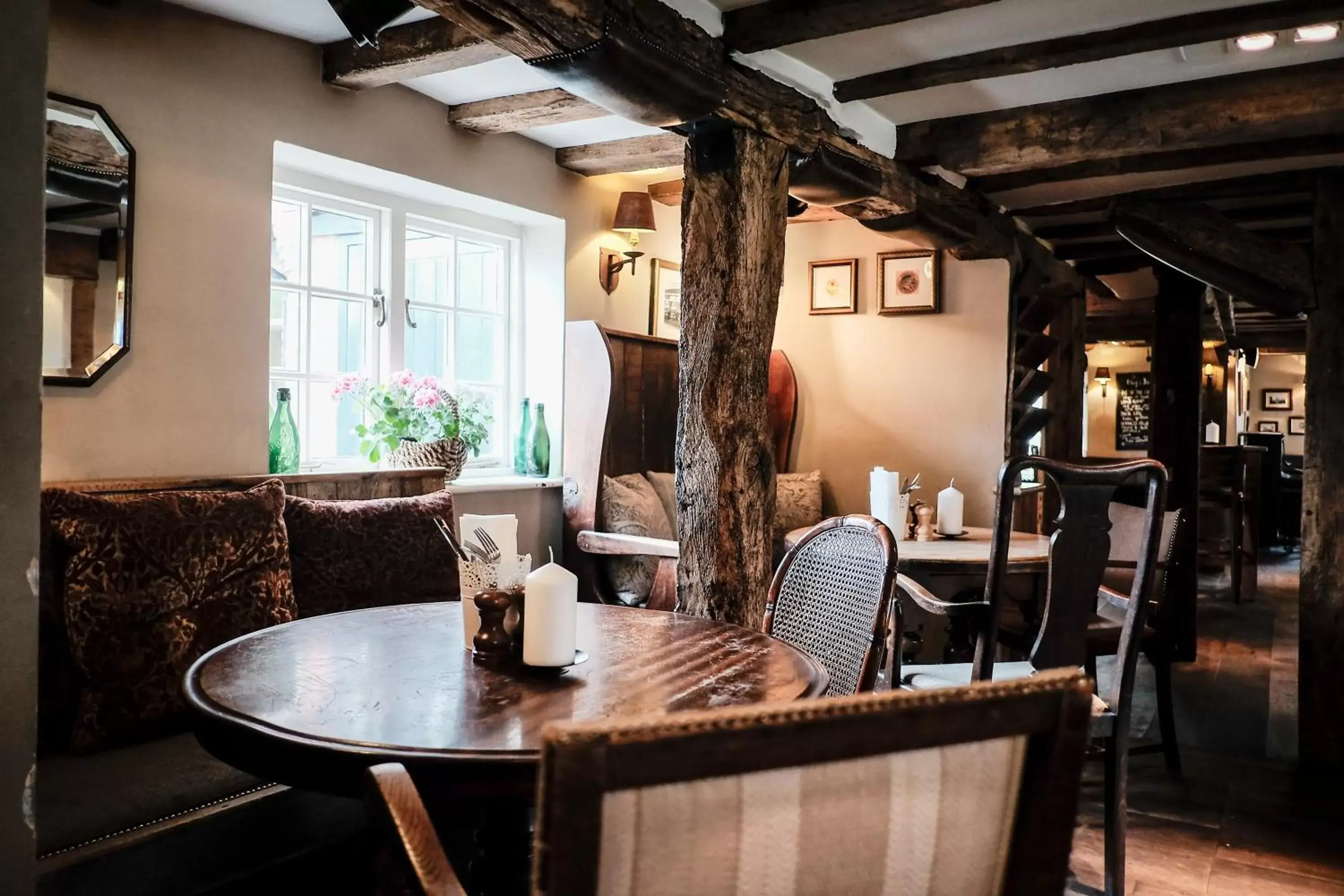 Restaurant/places to eat, Seating Area in The Crown Inn