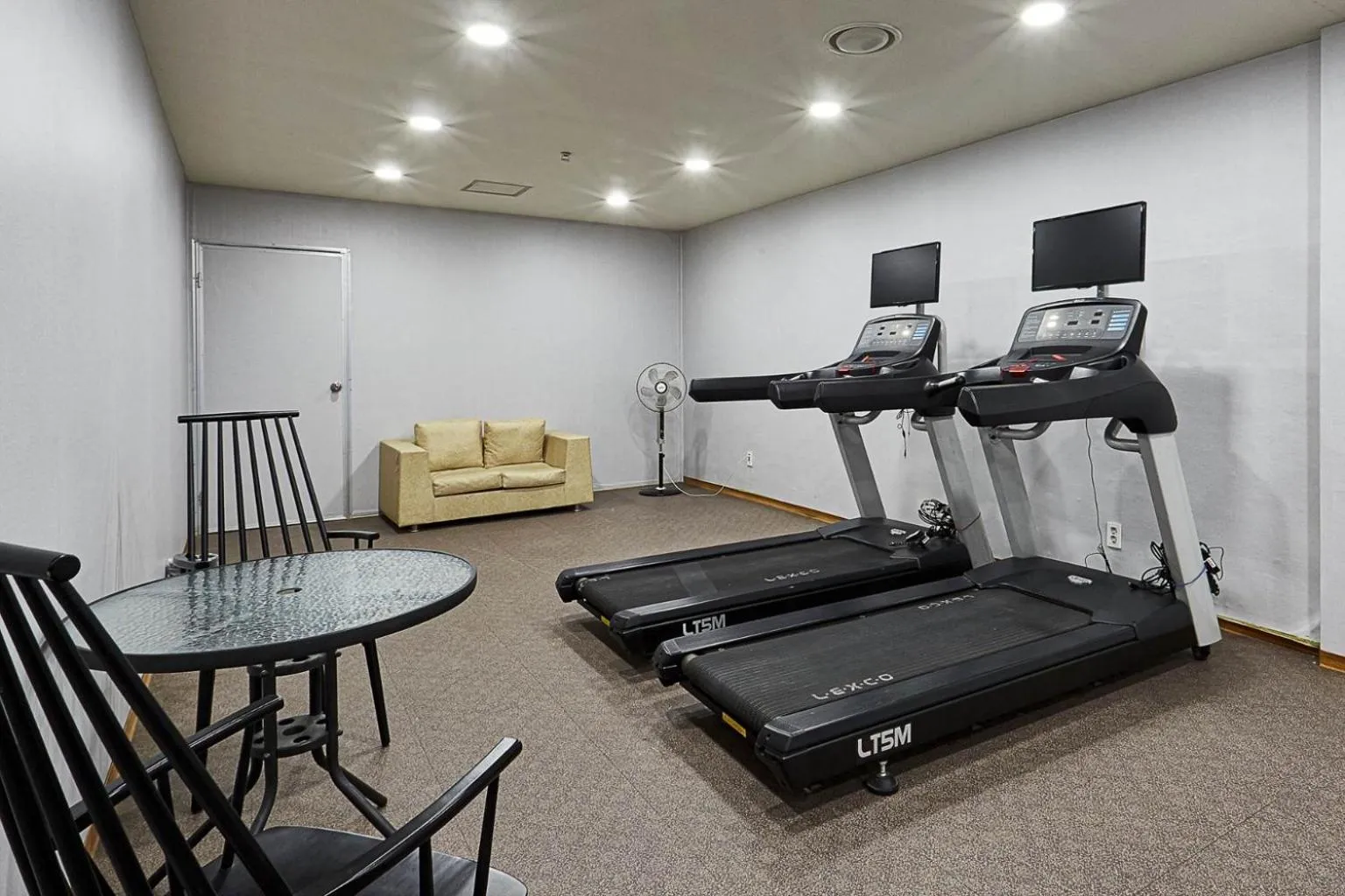 Fitness Center/Facilities in Central Plaza Hotel