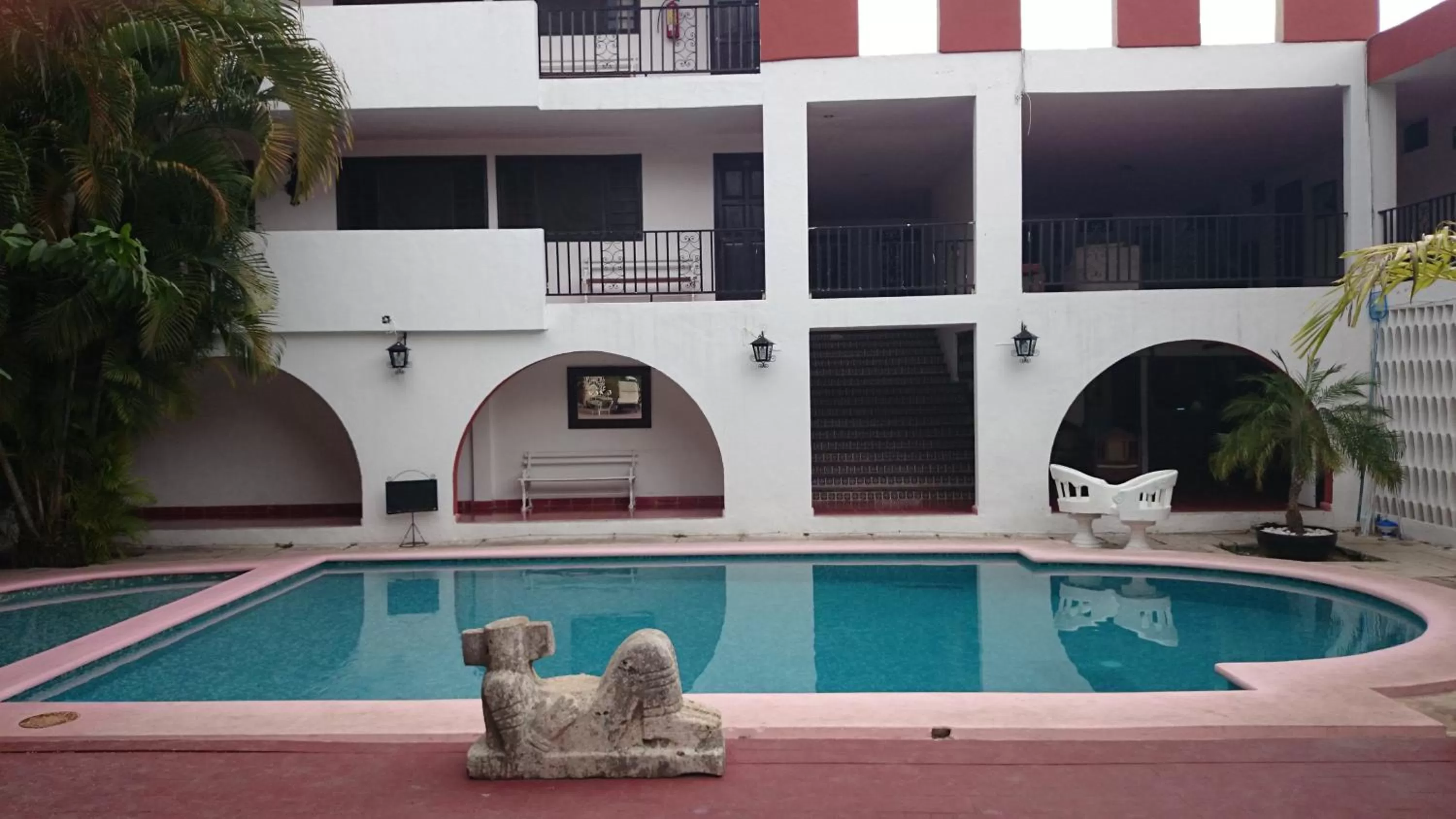 Swimming Pool in Hotel San Clemente
