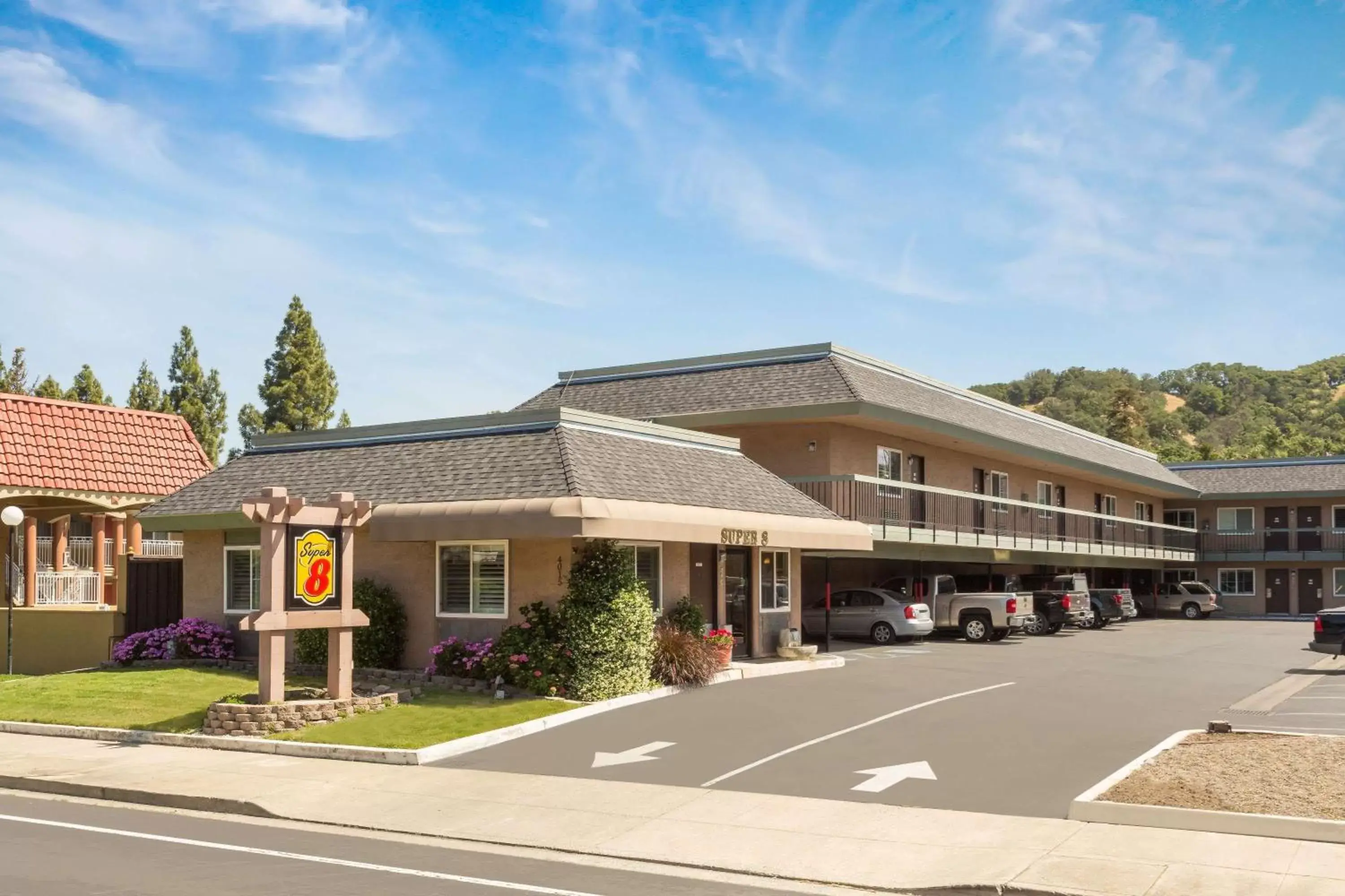 Property building in Super 8 by Wyndham Martinez Property building in Super 8 by Wyndham Martinez