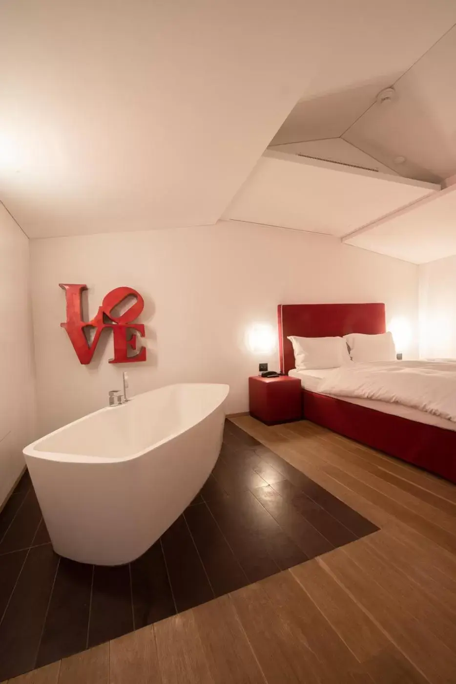 Bed, Bathroom in Hotel Gabbani