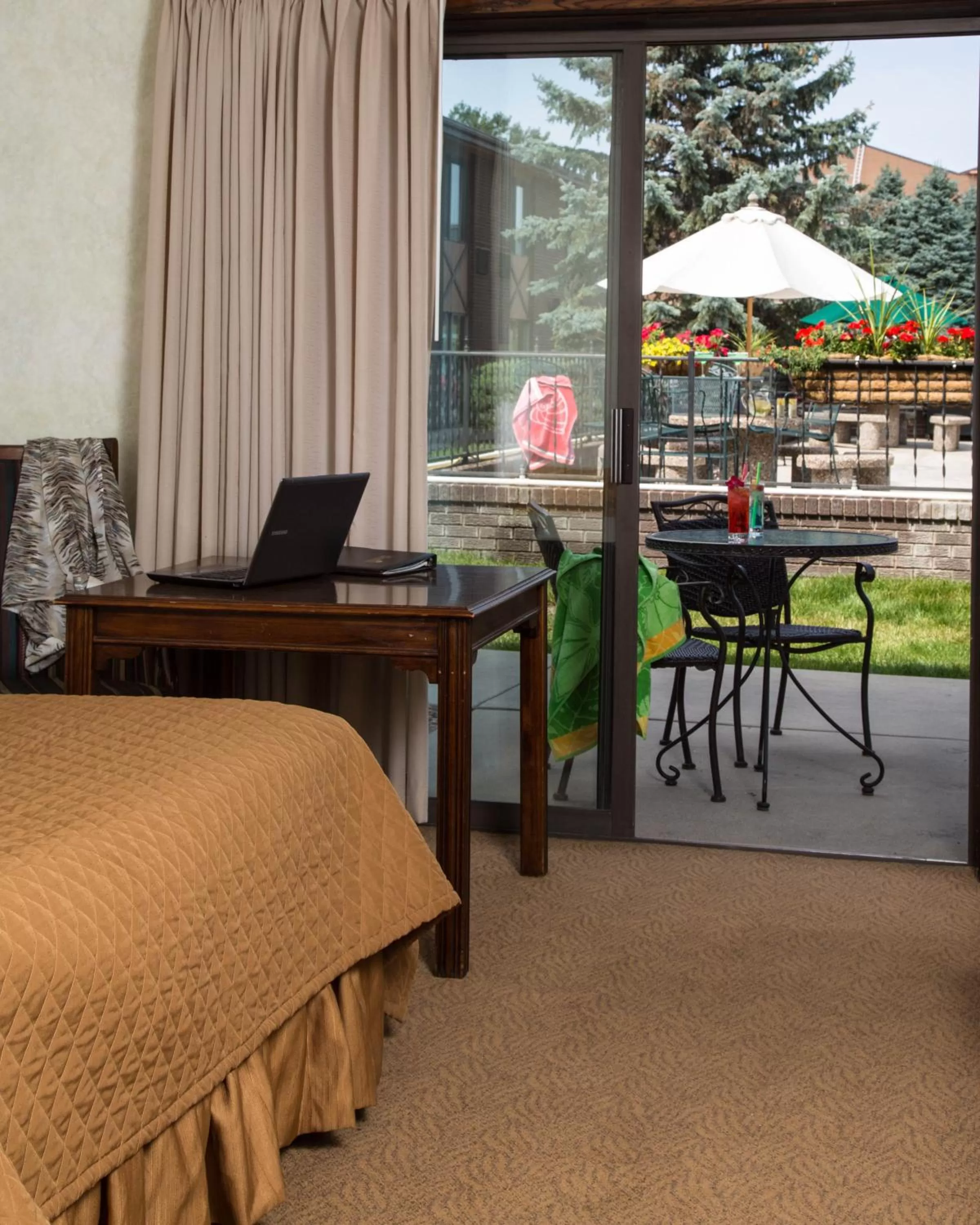 Bed in The Foothills Inn