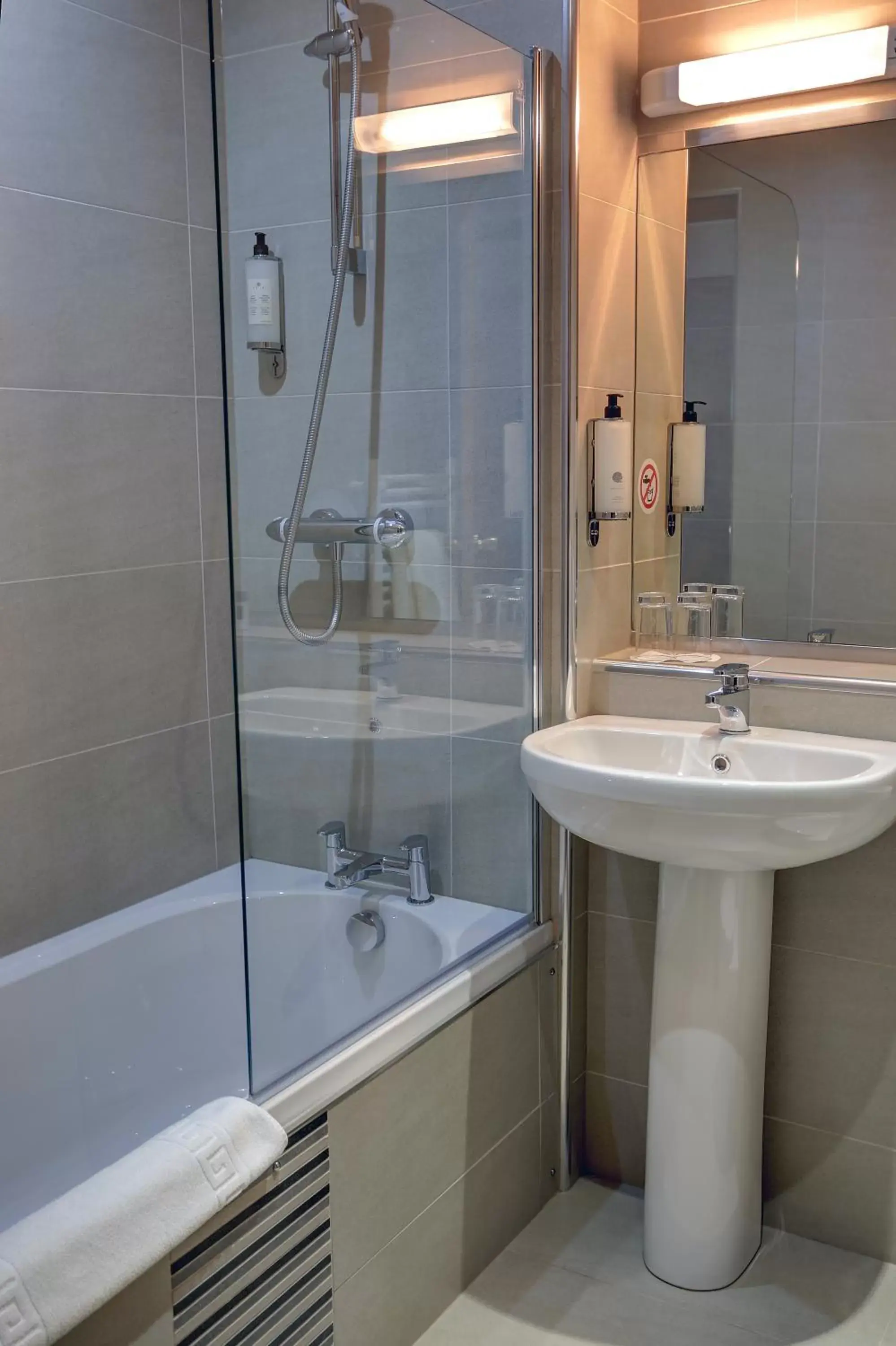 Shower, Bathroom in Best Western The Hilcroft Hotel West Lothian