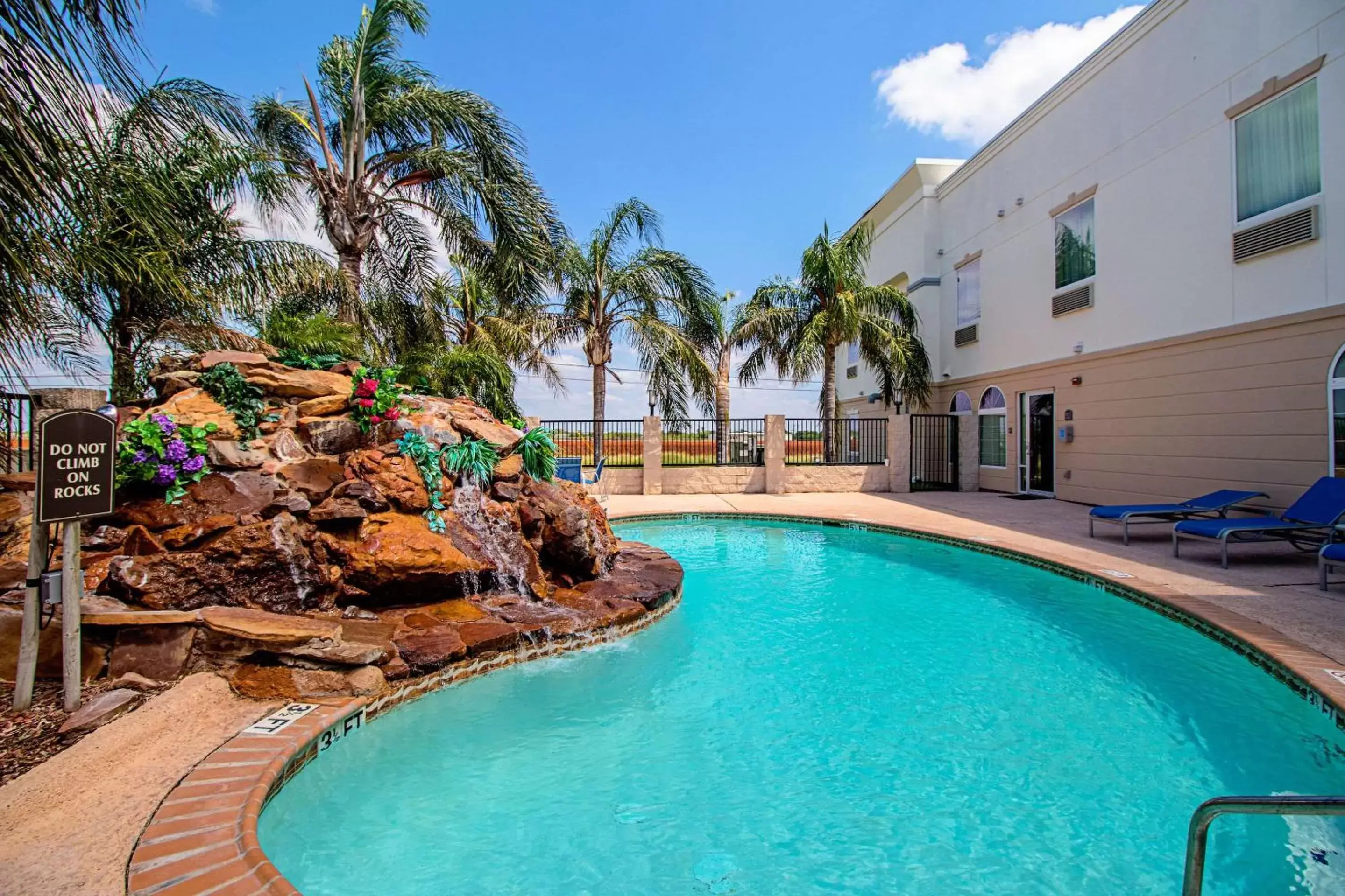 Swimming Pool in Quality Inn & Suites