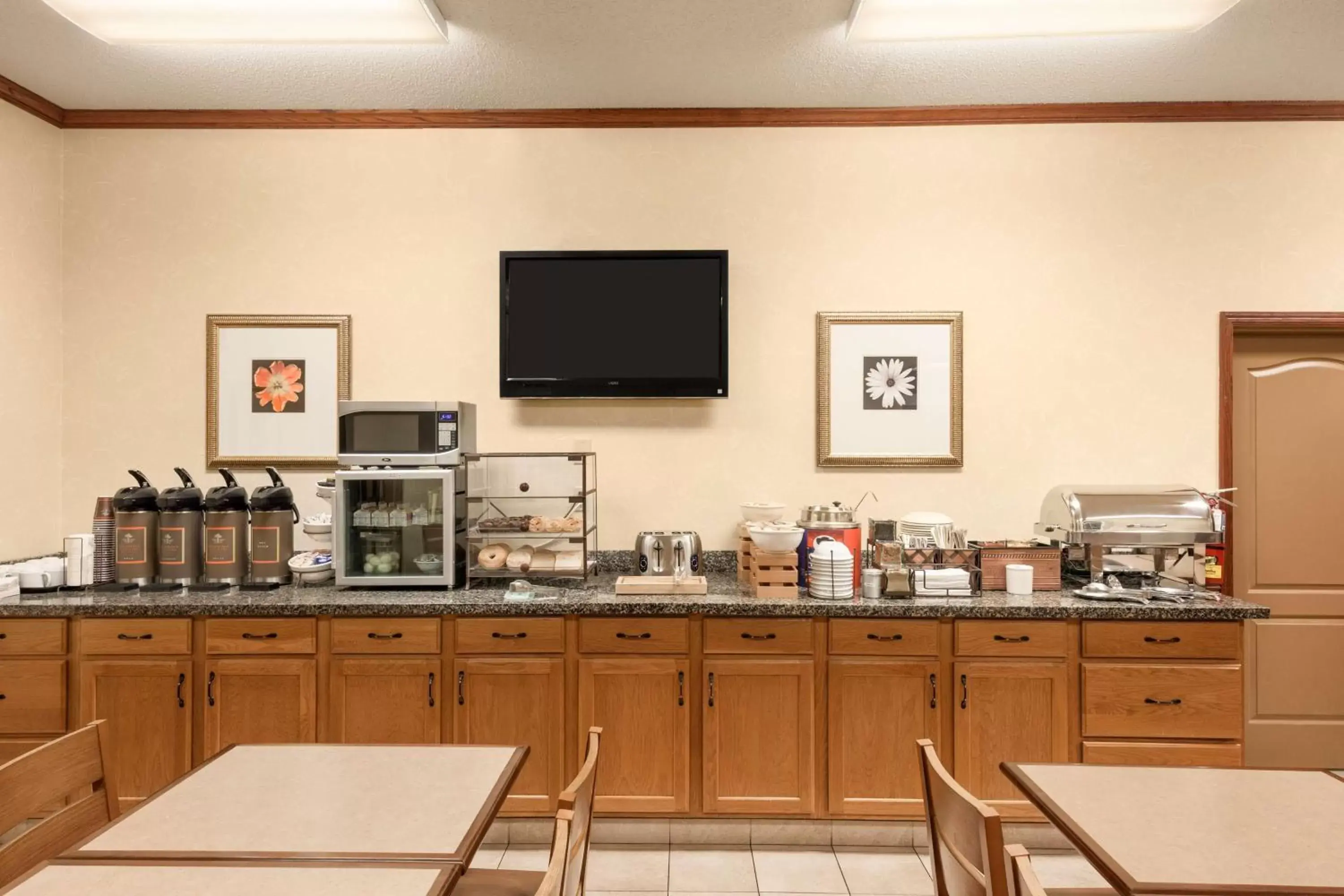 Restaurant/Places to Eat in Country Inn & Suites by Radisson, Sioux Falls, SD