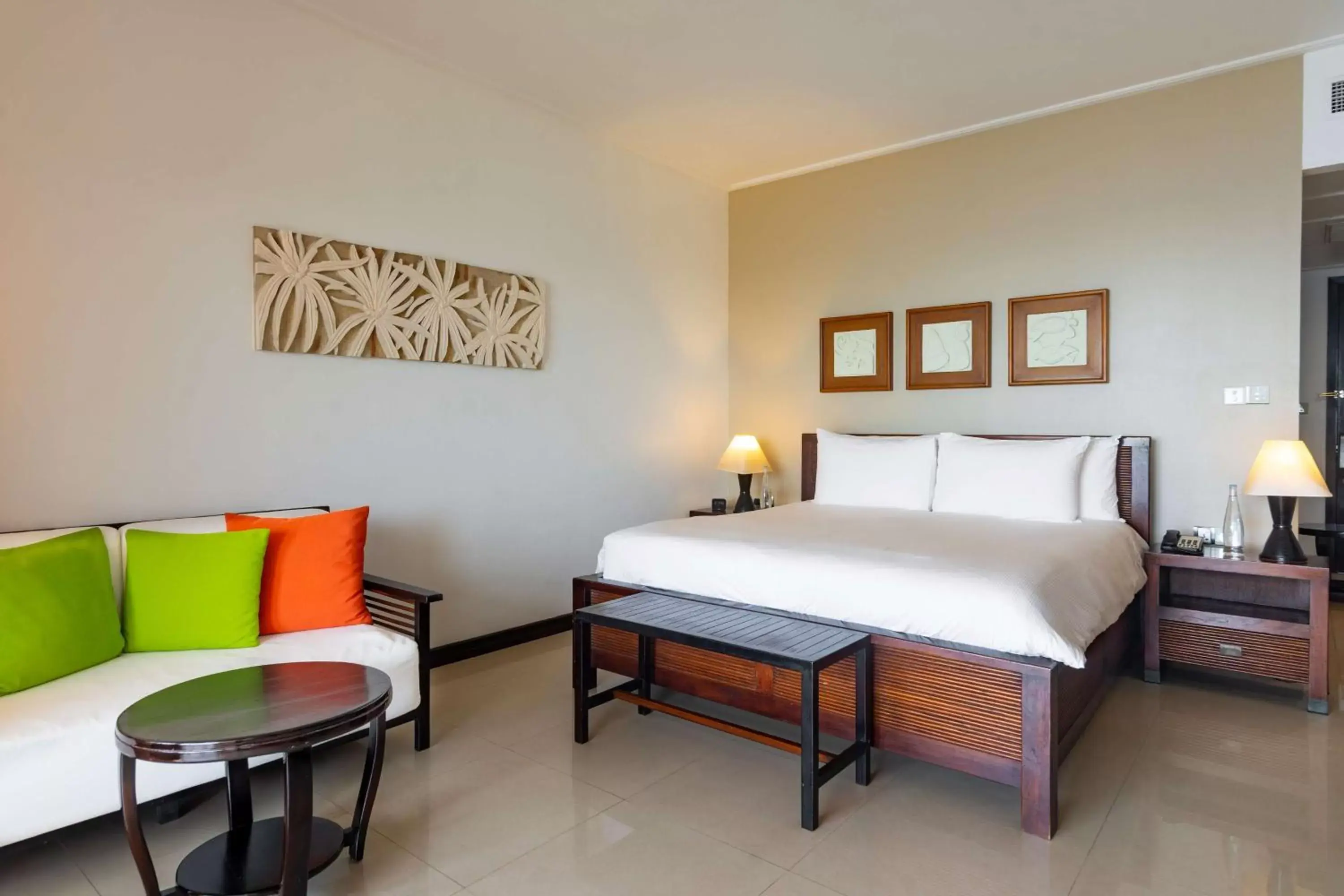 Bed in DoubleTree by Hilton Seychelles Allamanda Resort & Spa