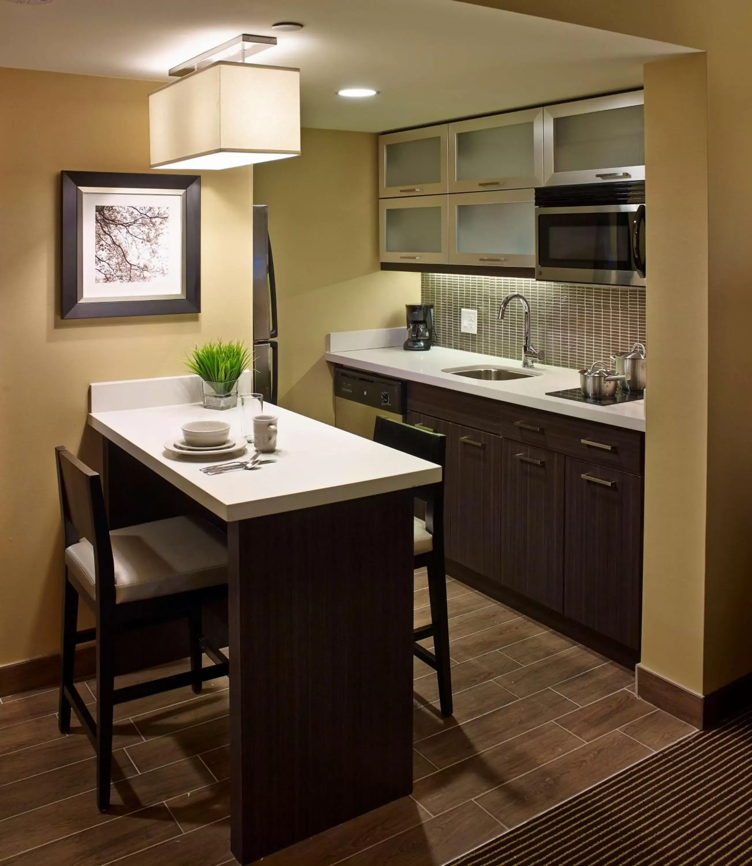 Bedroom, Kitchen/Kitchenette in Homewood Suites by Hilton Hamilton