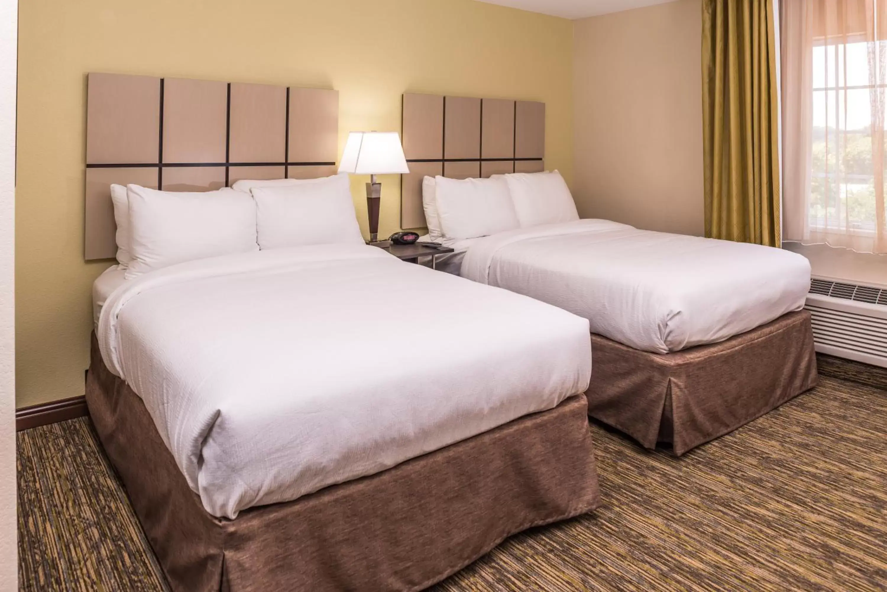 Photo of the whole room, Bed in Candlewood Suites Kansas City, an IHG Hotel