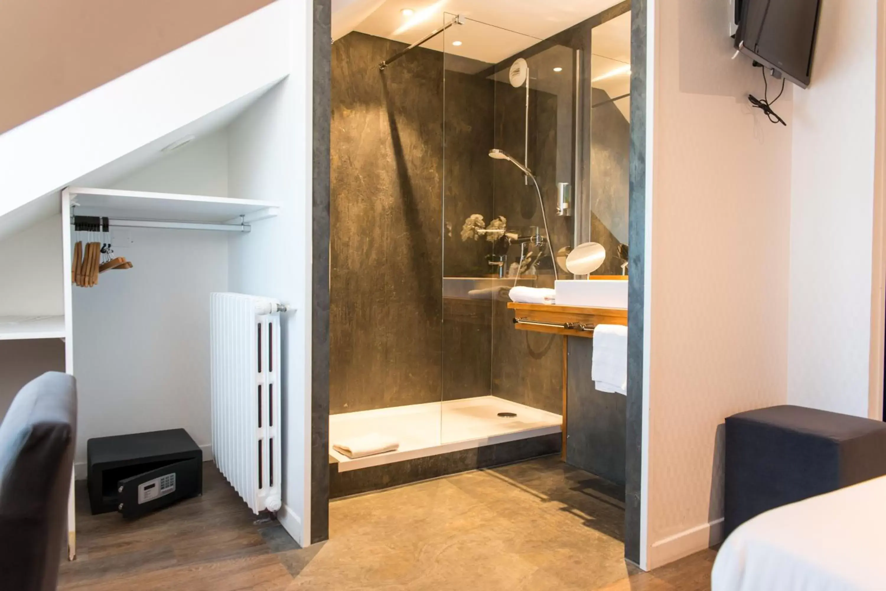 Shower, Bathroom in Best Western Hotel De La Plage Saint Marc sur Mer