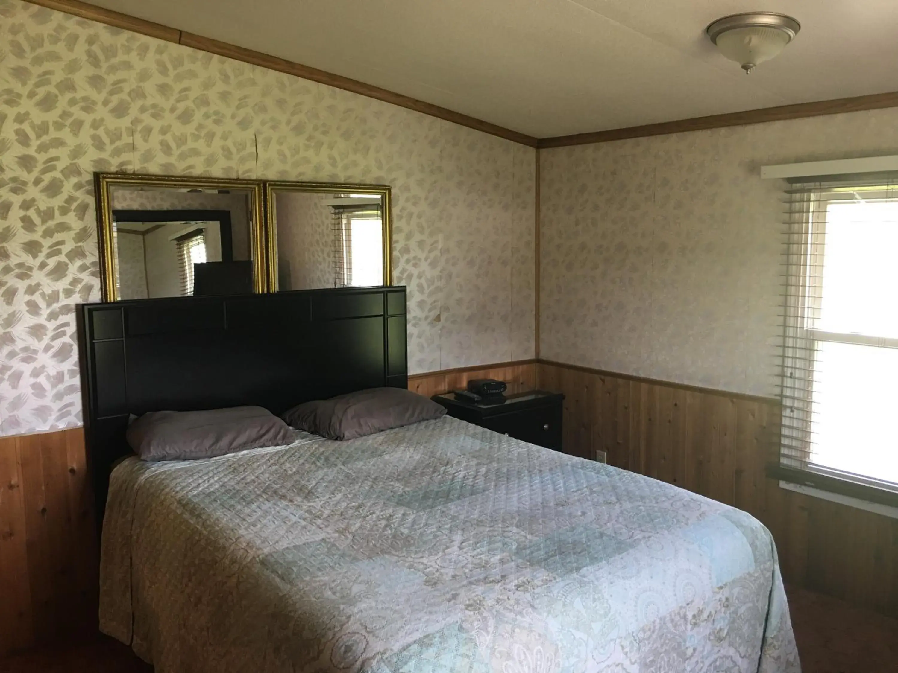 Bedroom, Bed in Cadiz Motel