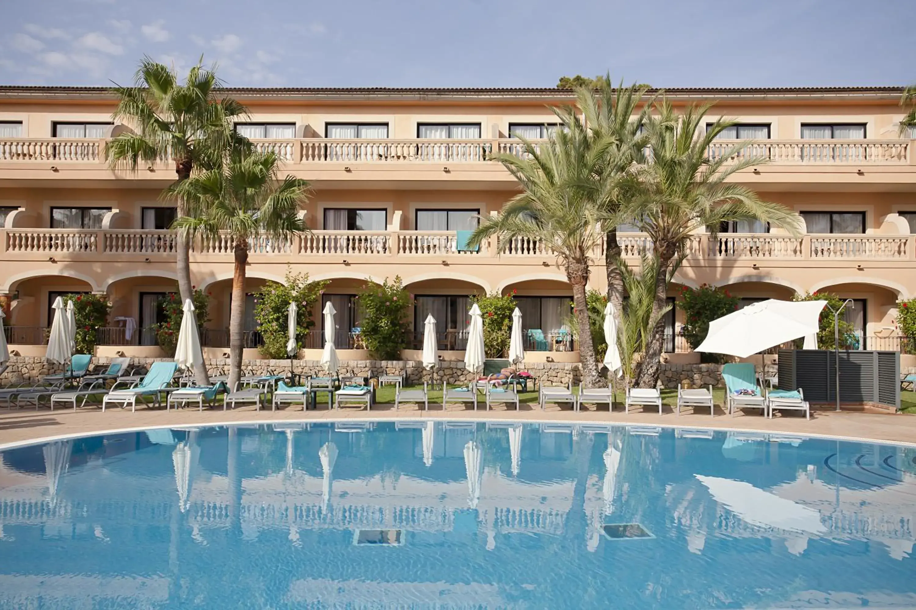 Swimming pool in Mon Port Hotel & Spa