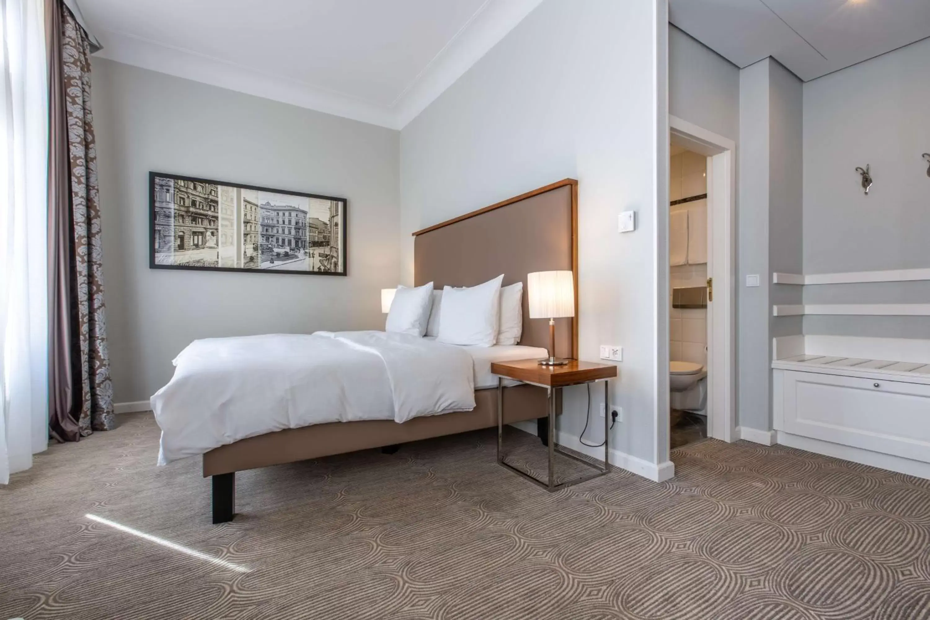 Photo of the whole room, Bed in Radisson Blu Hotel Schwarzer Bock Wiesbaden Photo of the whole room, Bed in Radisson Blu Hotel Schwarzer Bock Wiesbaden