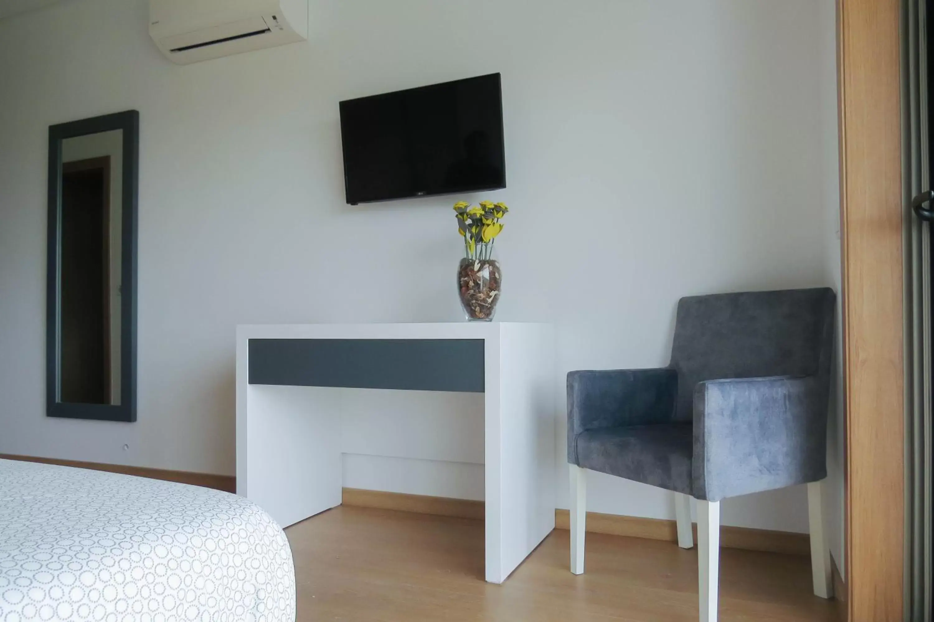 Decorative detail, TV/Entertainment Center in Casa Miradouro