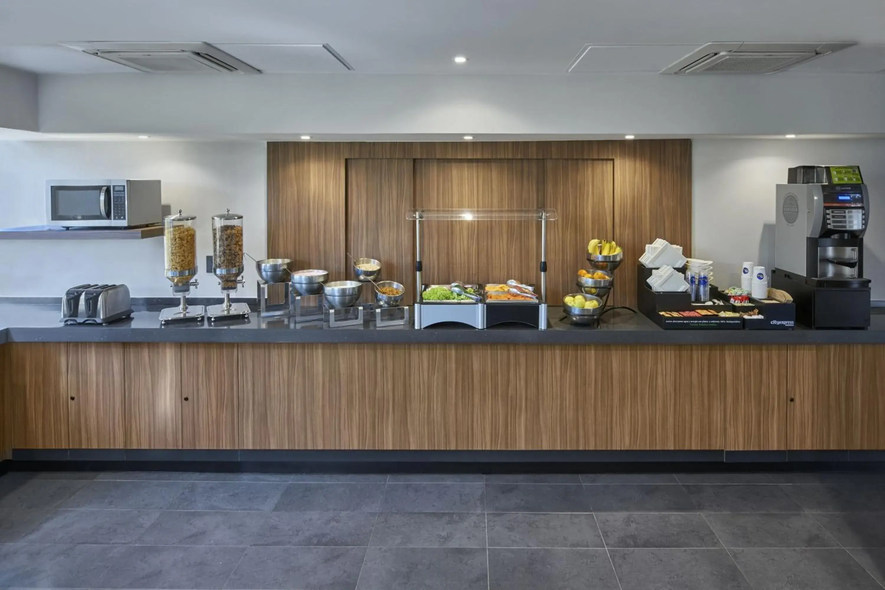 Breakfast, Kitchen/Kitchenette in City Express by Marriott Irapuato Norte