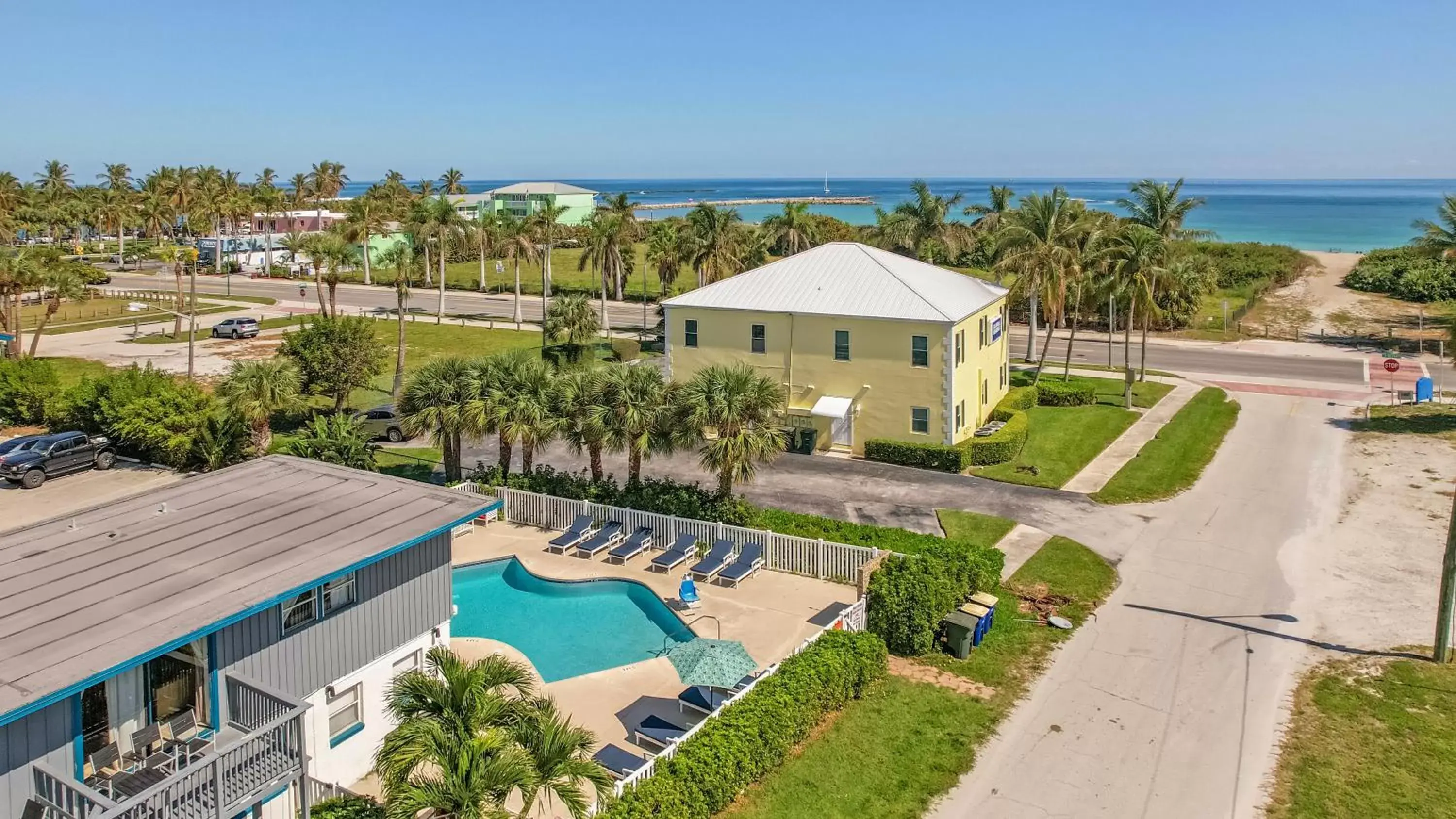 Bird's eye view, Pool View in Royal Inn Beach Hutchinson Island