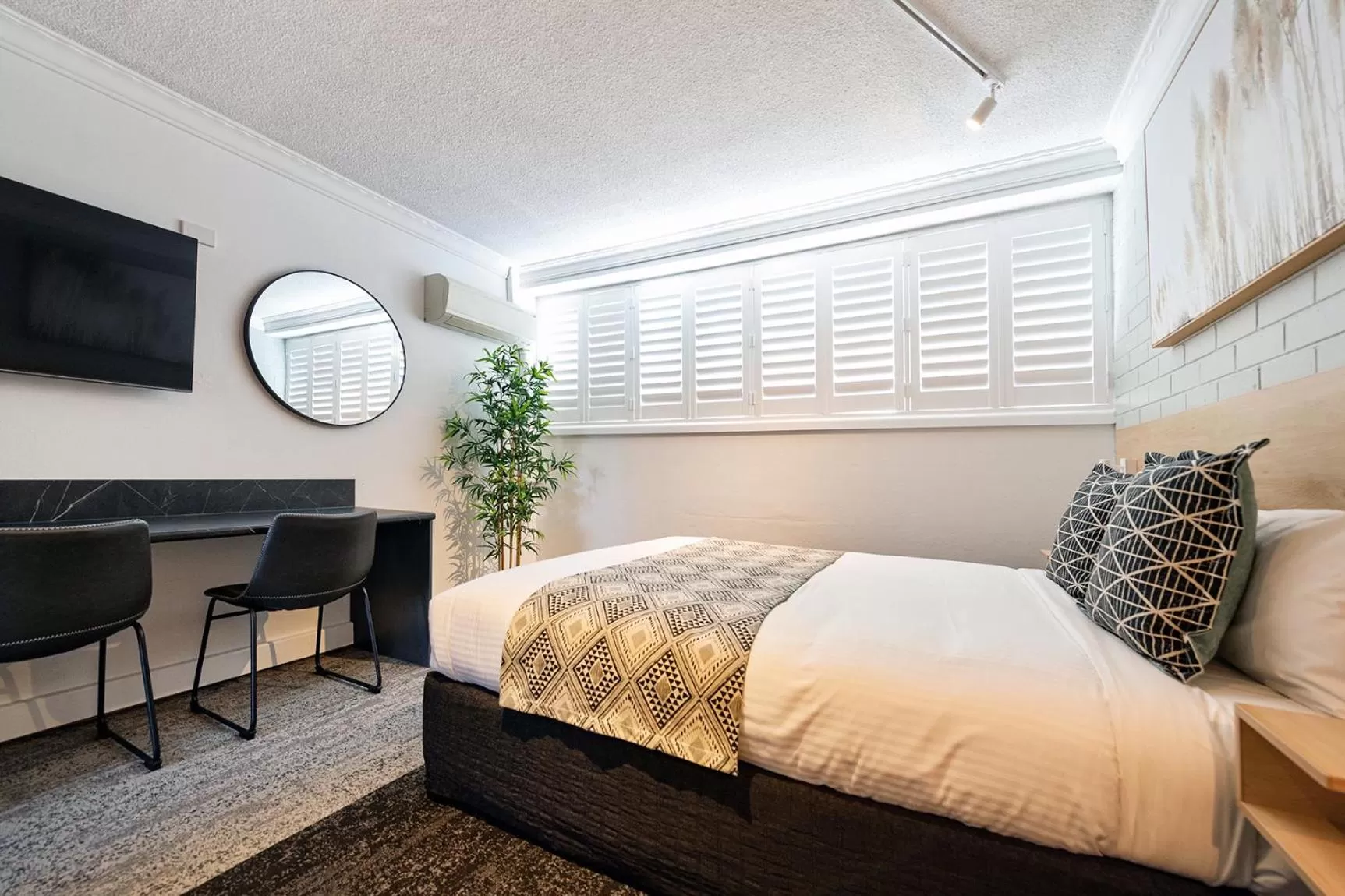 TV and multimedia, Bed in Fitzroy Motor Inn