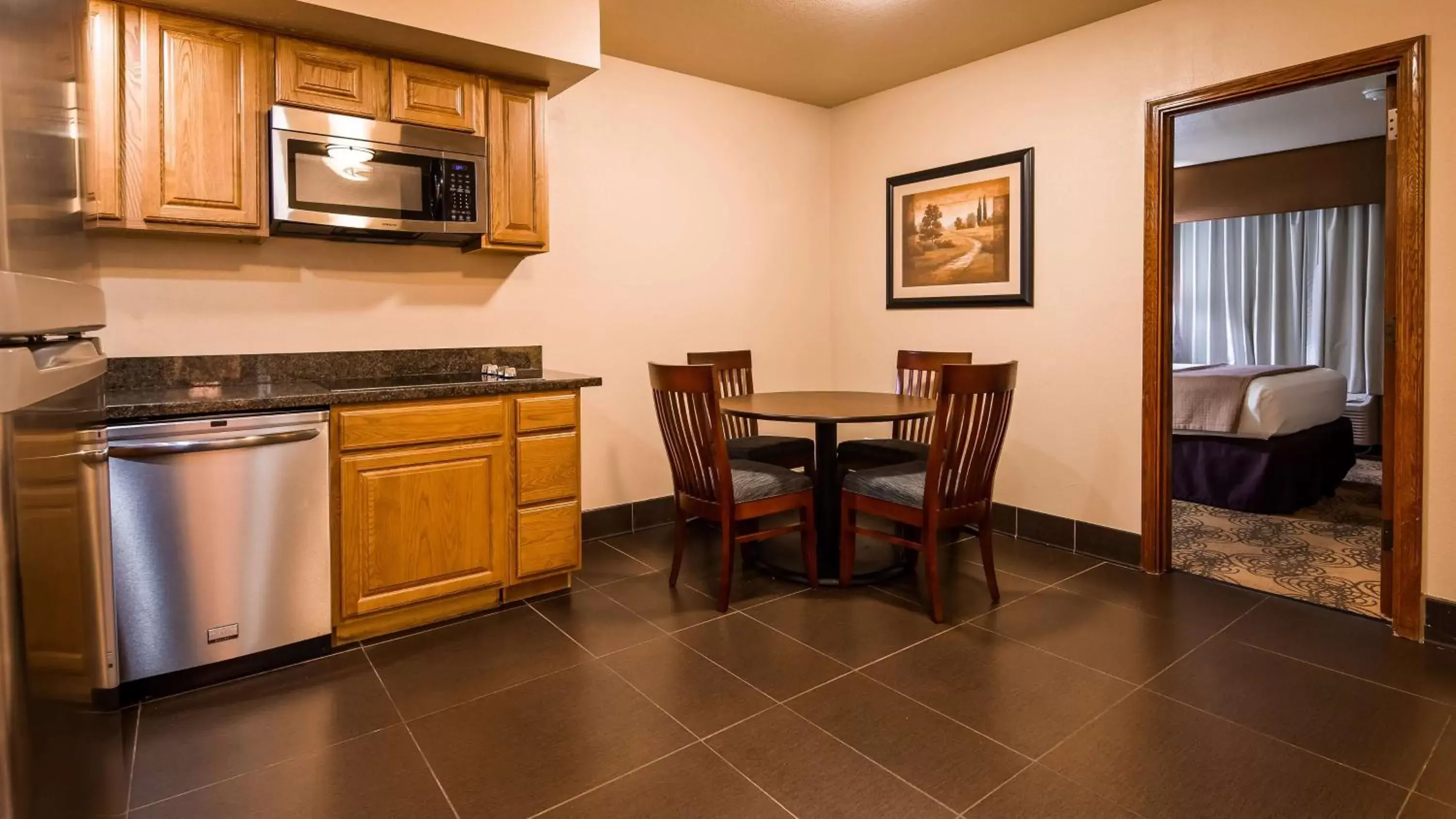 Photo of the whole room, Kitchen/Kitchenette in Best Western Elko Inn