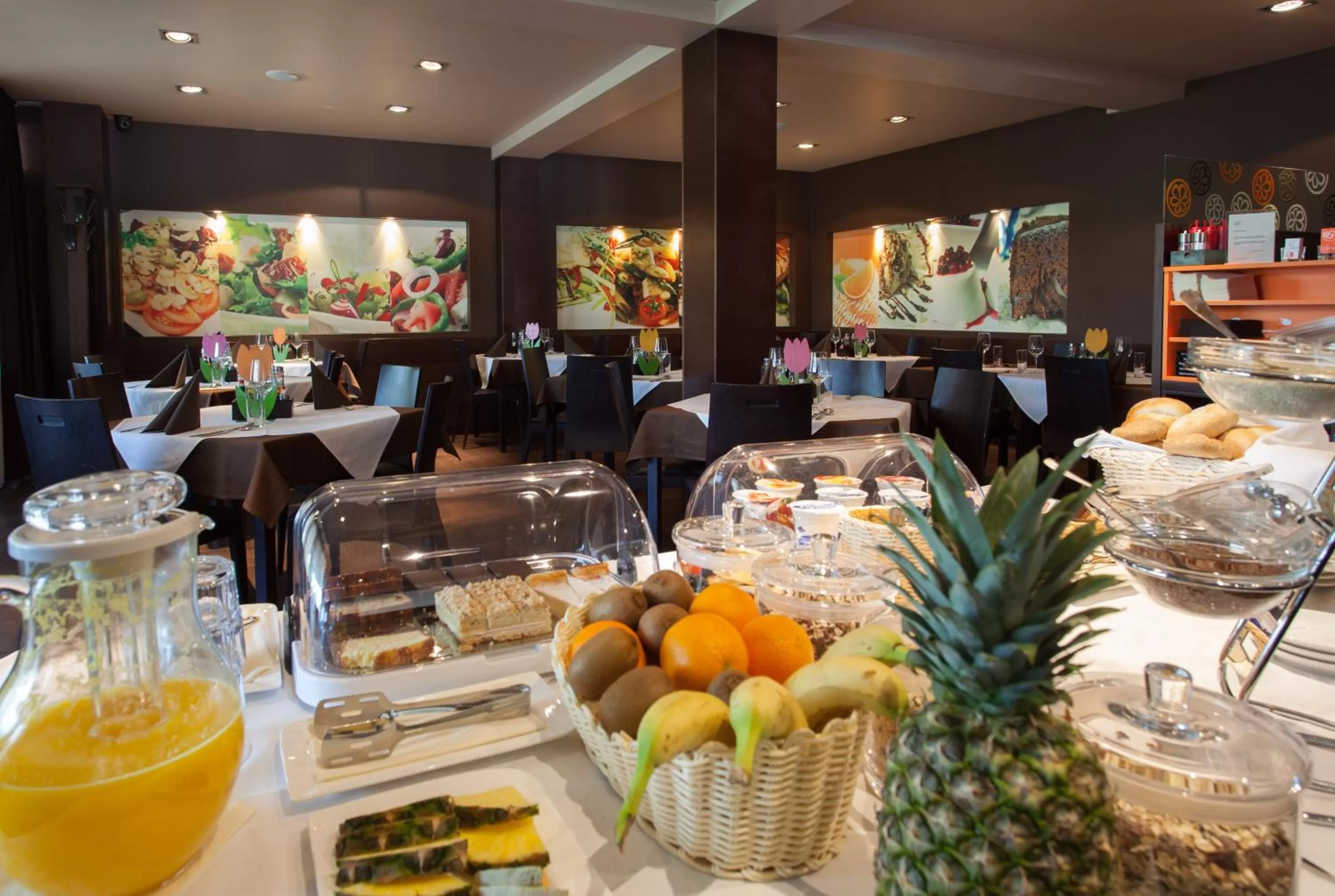 Restaurant/places to eat in Hotel Pomaranča