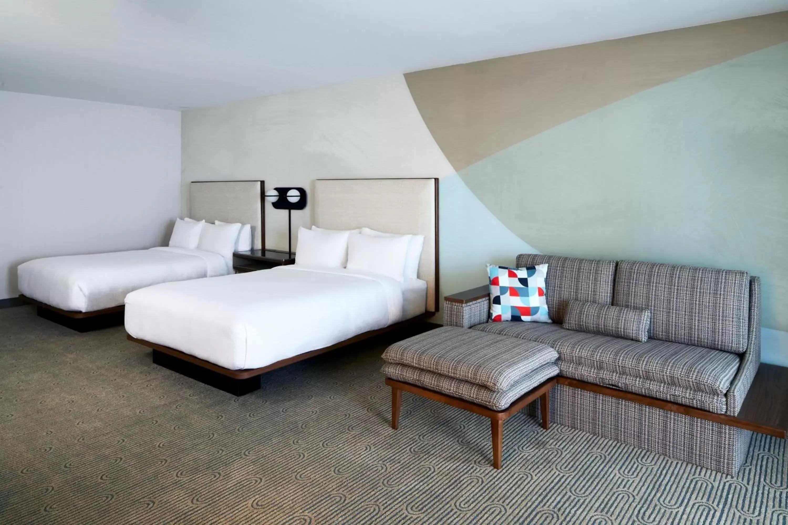 Photo of the whole room, Bed in Courtyard by Marriott Santa Barbara Downtown