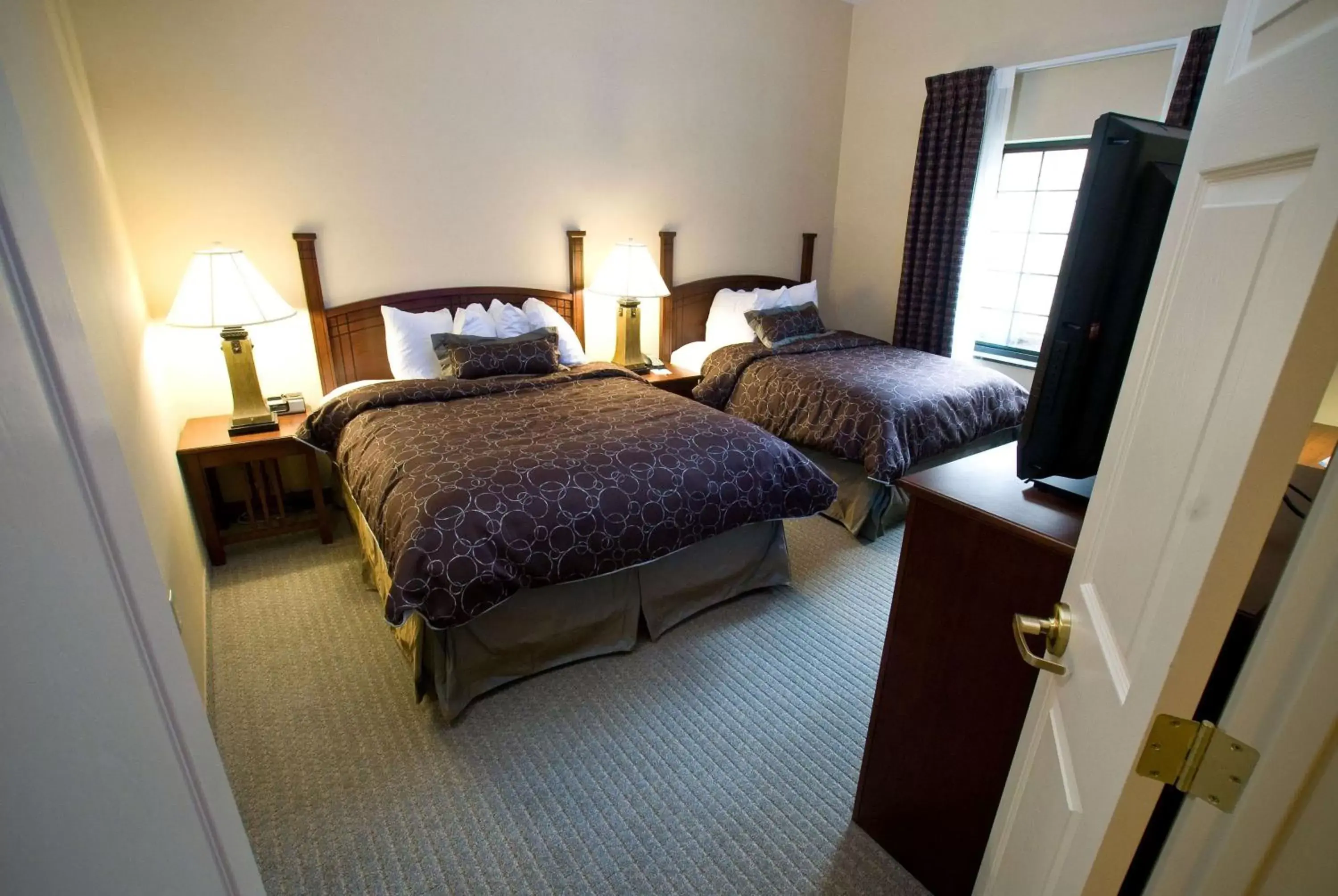 Photo of the whole room, Bed in Hawthorn Suites by Wyndham Williamsville Buffalo Airport