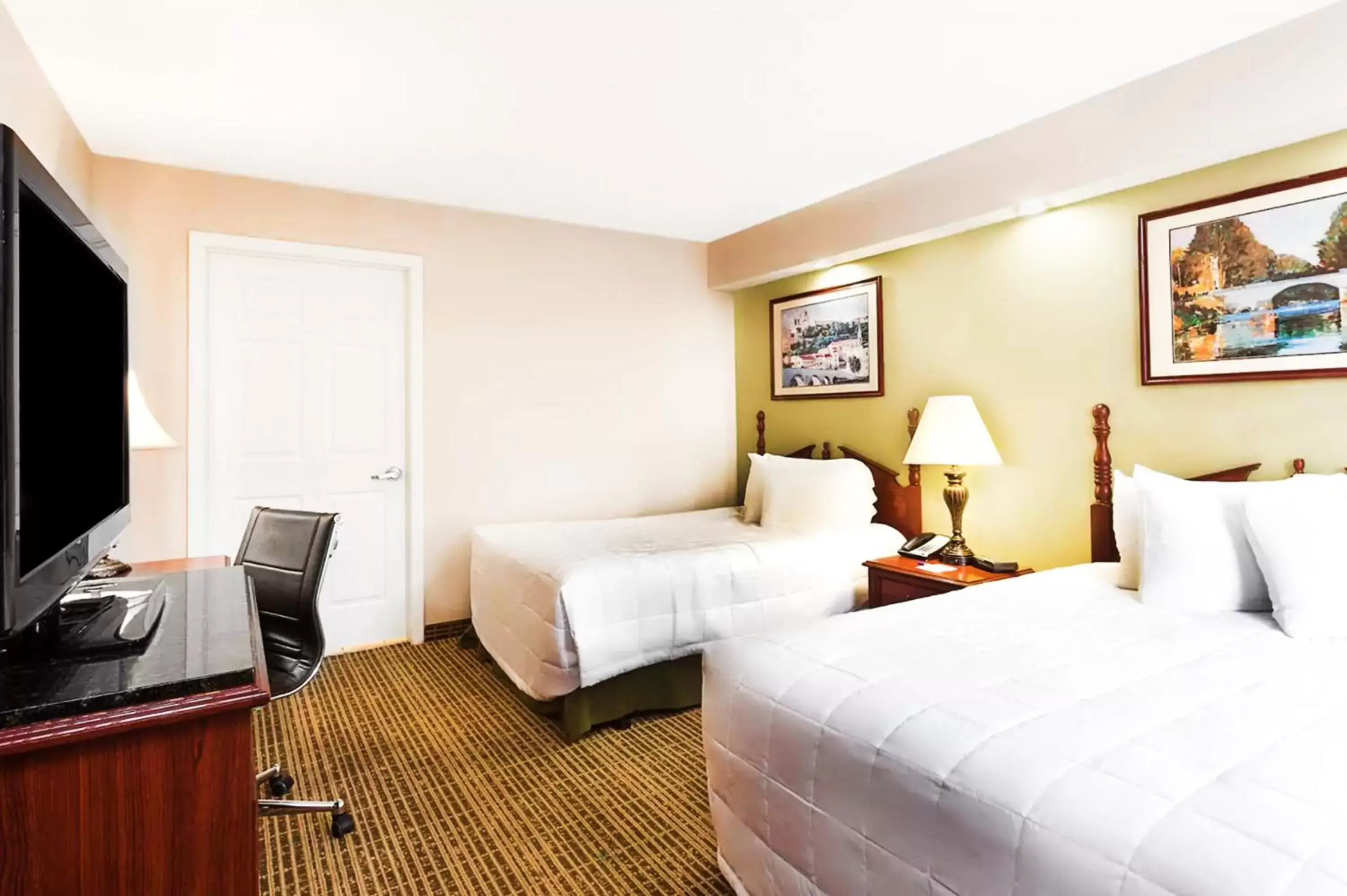 Photo of the whole room, Bed in Baymont by Wyndham Tullahoma Photo of the whole room, Bed in Baymont by Wyndham Tullahoma