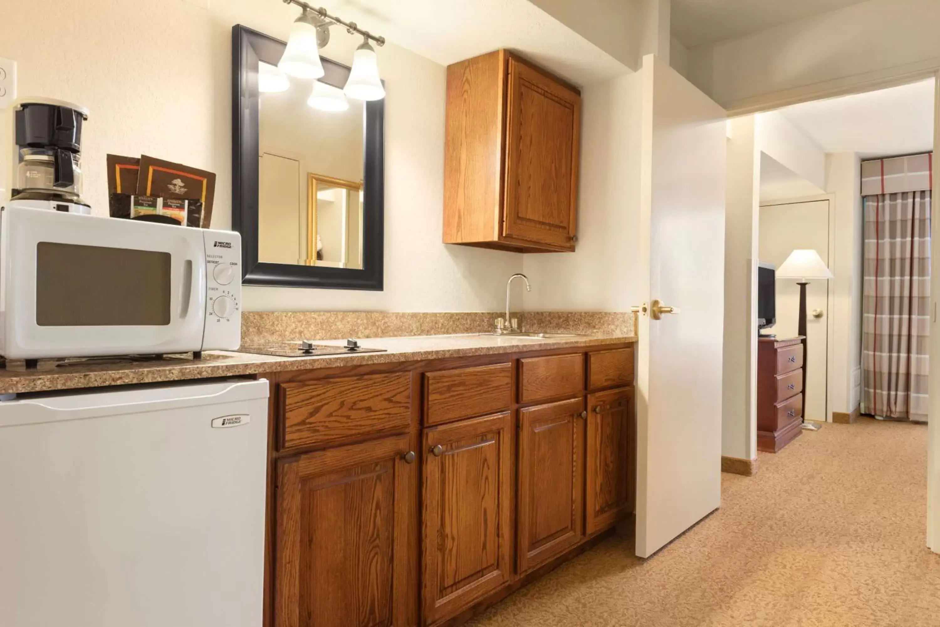 Photo of the whole room, Kitchen/Kitchenette in Country Inn & Suites by Radisson, Paducah, KY