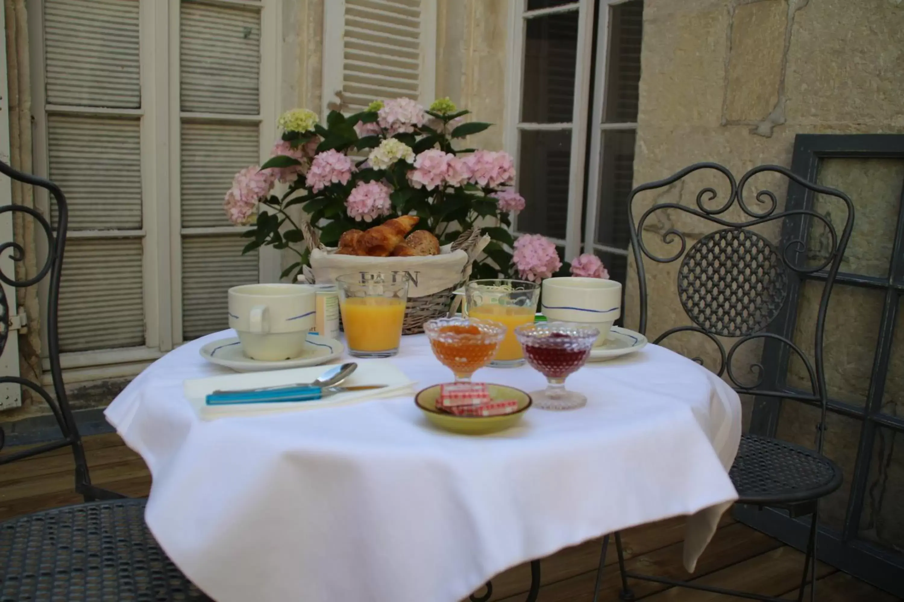 Continental breakfast, Restaurant/Places to Eat in Une Chambre en Ville