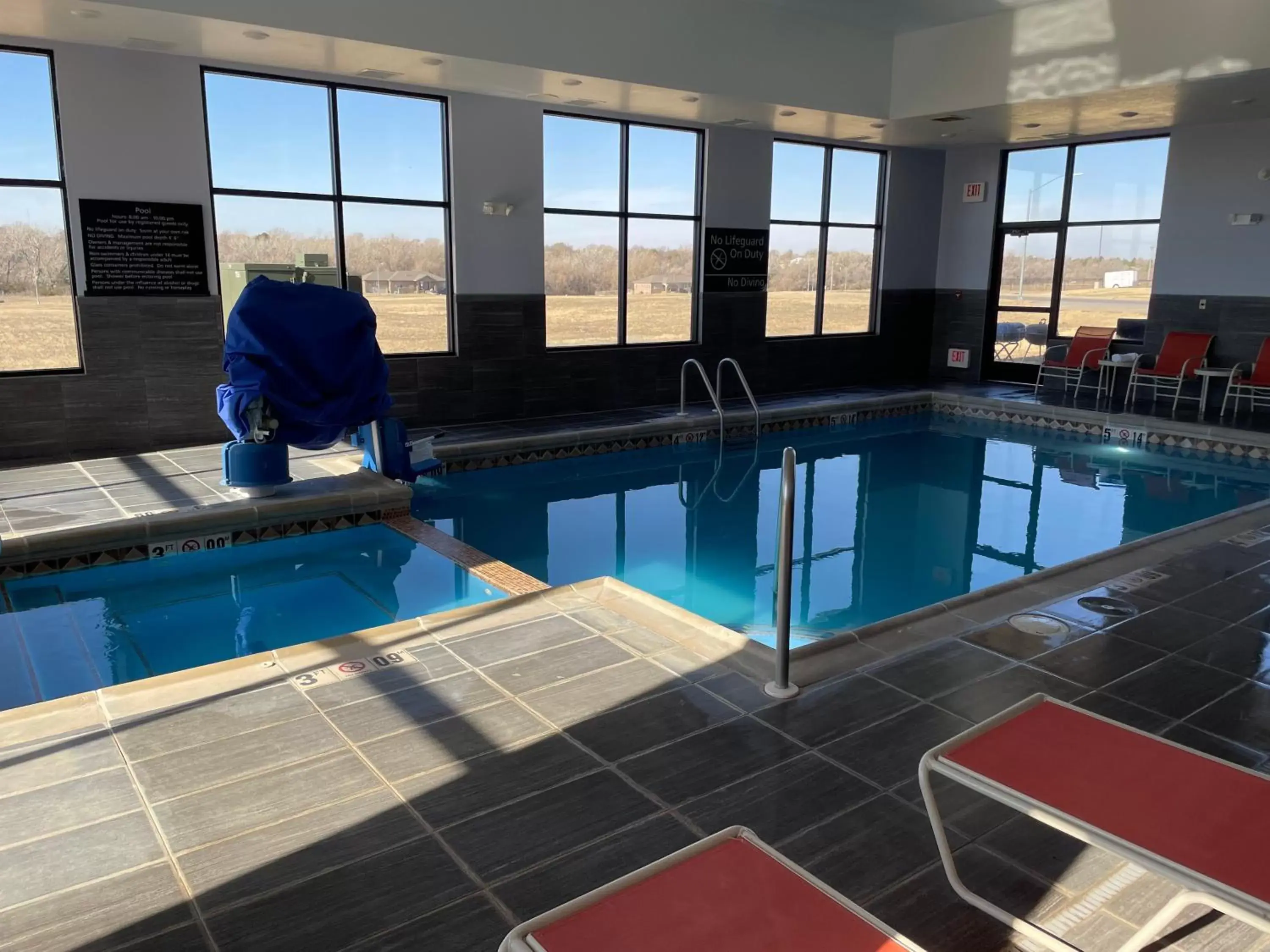 Swimming Pool in Pratt Inn and Suites