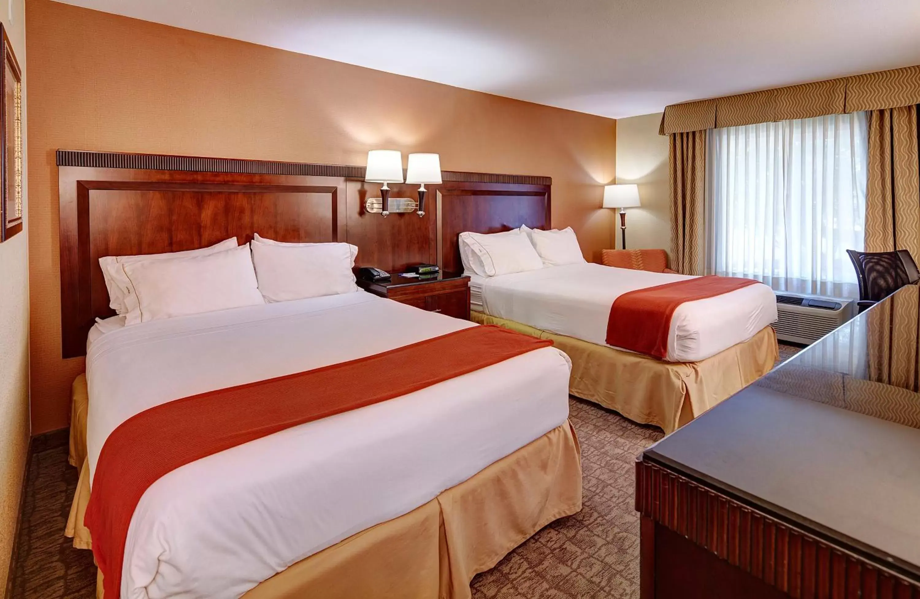 Photo of the whole room, Bed in Holiday Inn Express San Diego - Sorrento Valley, an IHG Hotel