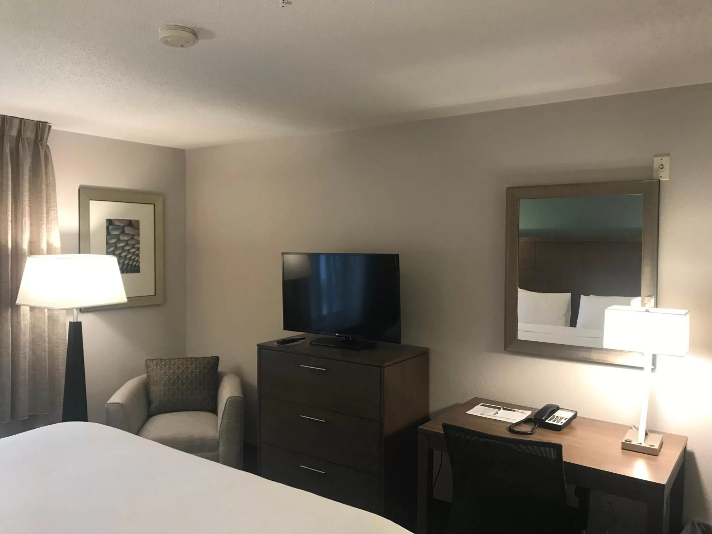 Photo of the whole room, Bed in Staybridge Suites Columbia-Highway 63 & I-70 by IHG