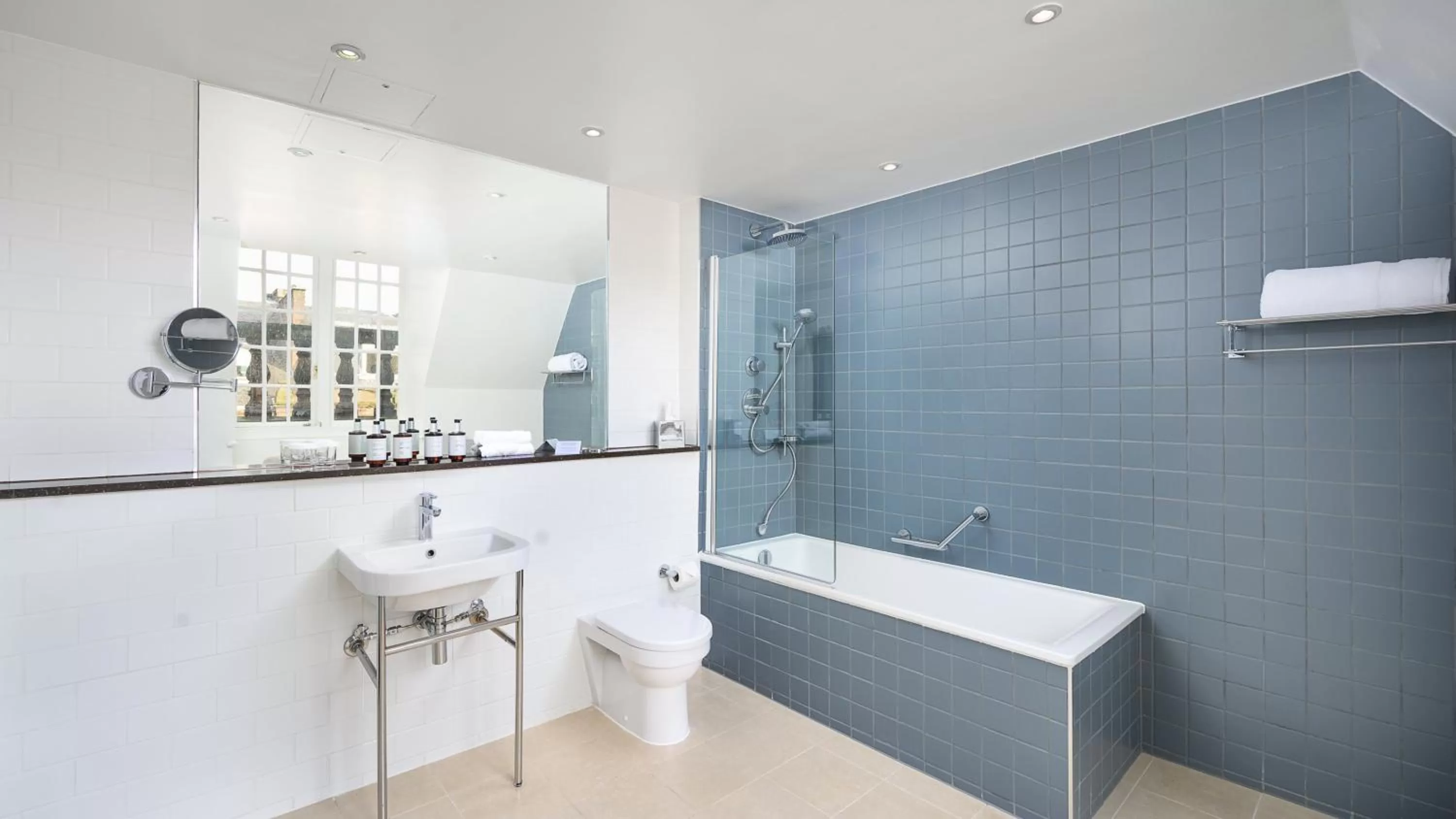 Bathroom in voco Grand Central Glasgow by IHG