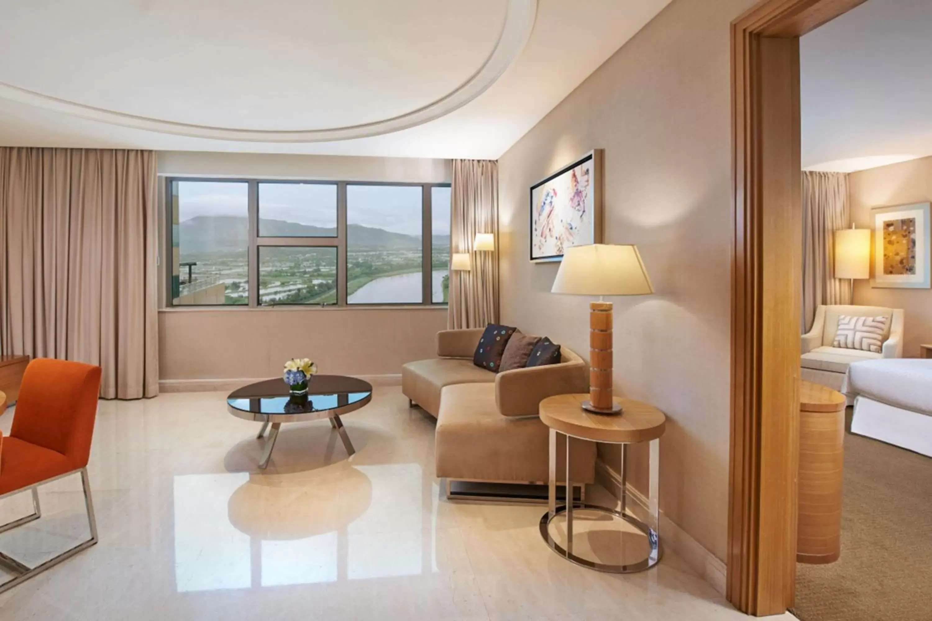 Photo of the whole room, Seating Area in Four Points by Sheraton Shenzhen