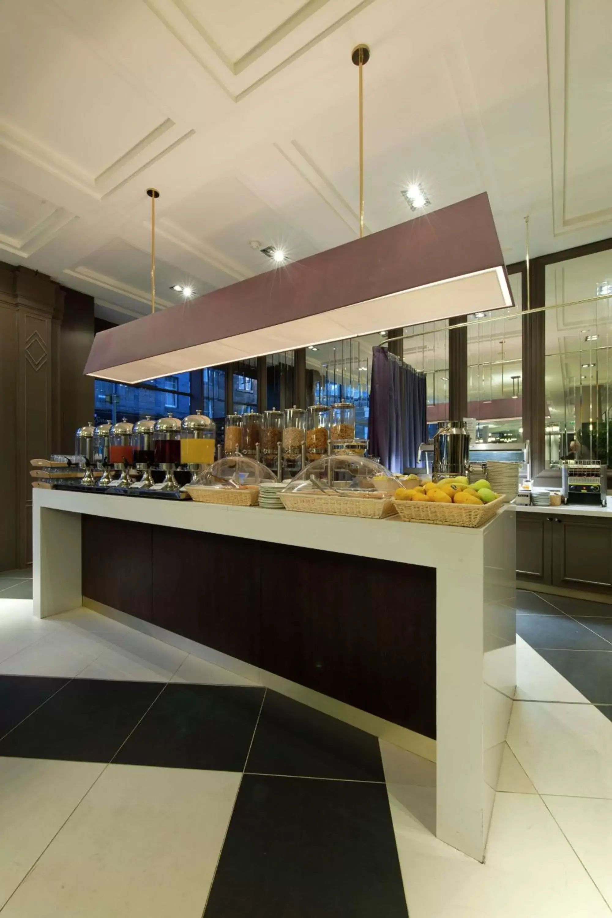Breakfast, Restaurant/Places to Eat in Doubletree by Hilton Edinburgh City Centre