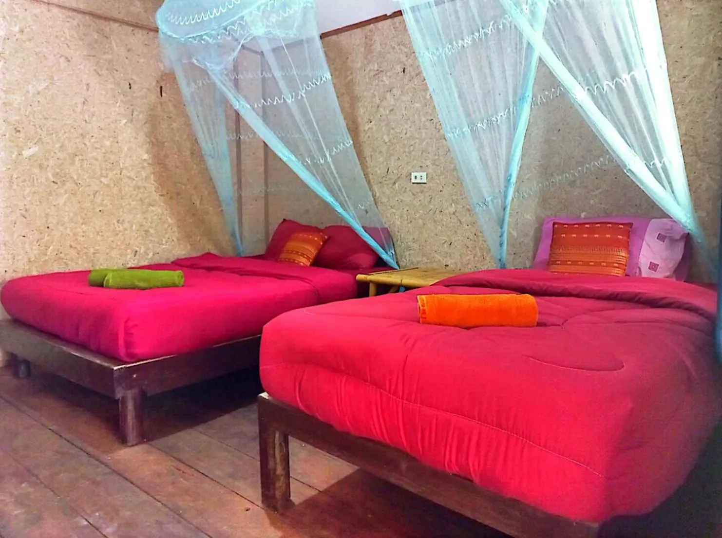 Bed in Lanta Maikeaw Bungalow