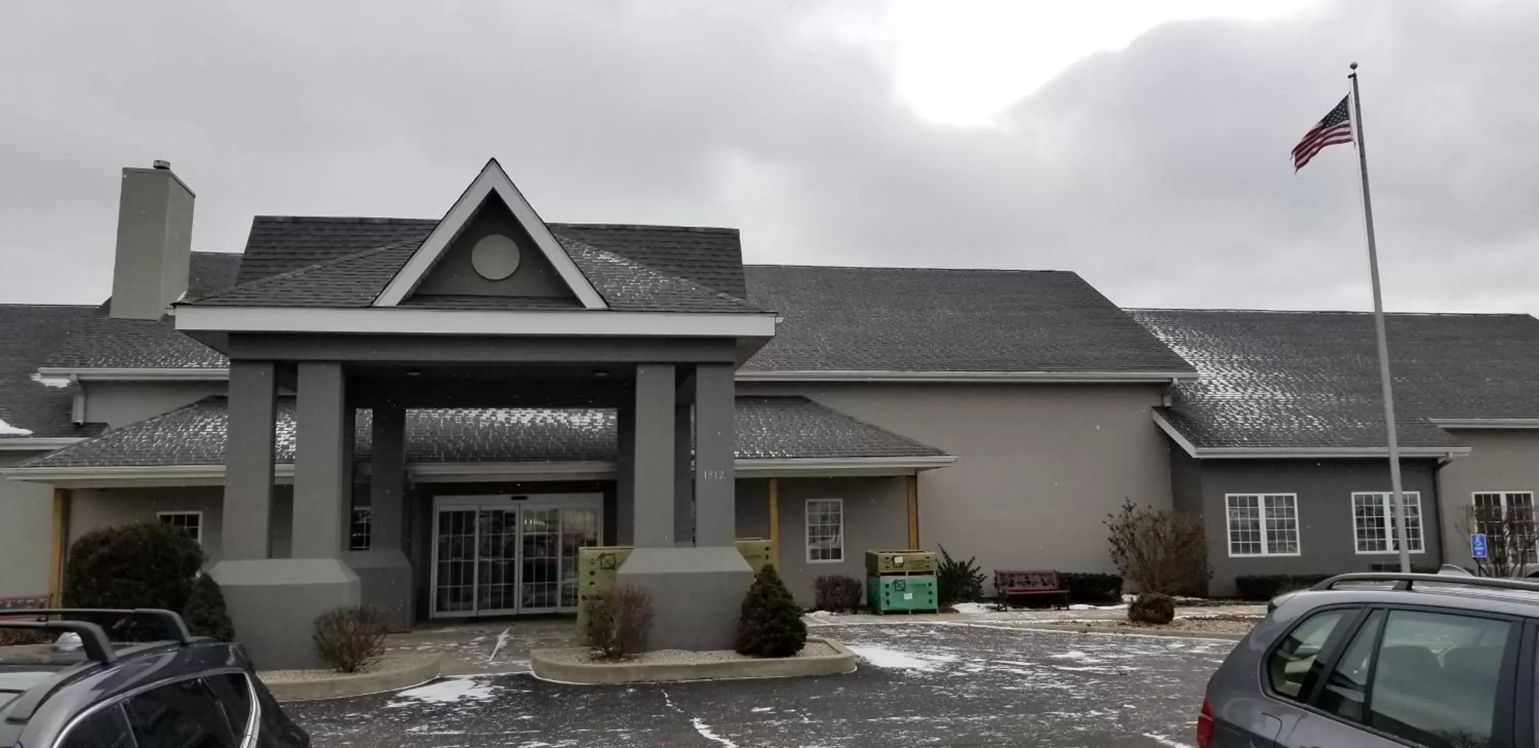 Property Building in Country Inn & Suites by Radisson, Kalamazoo, MI