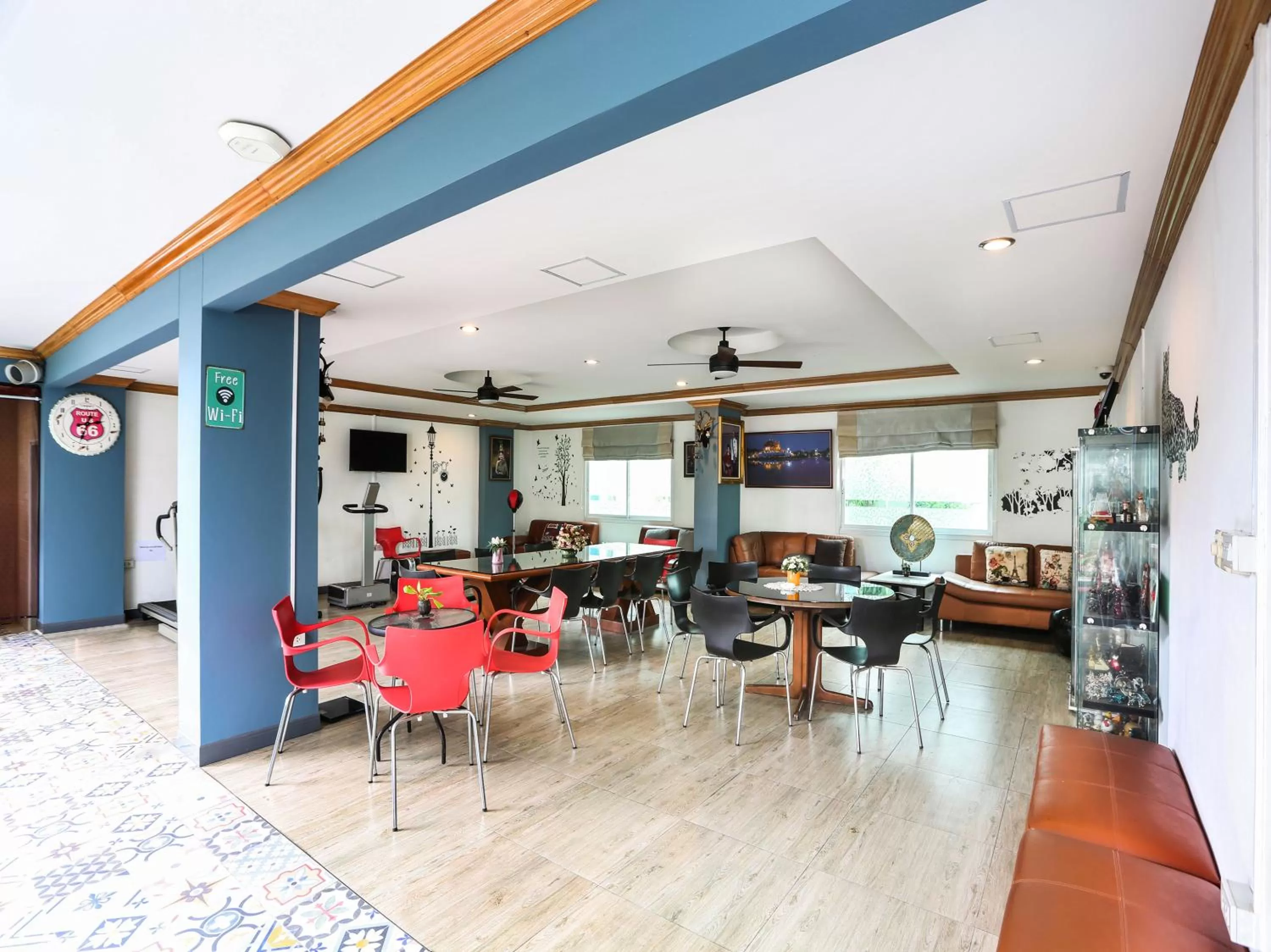 Restaurant/places to eat in The Lilly Hotel